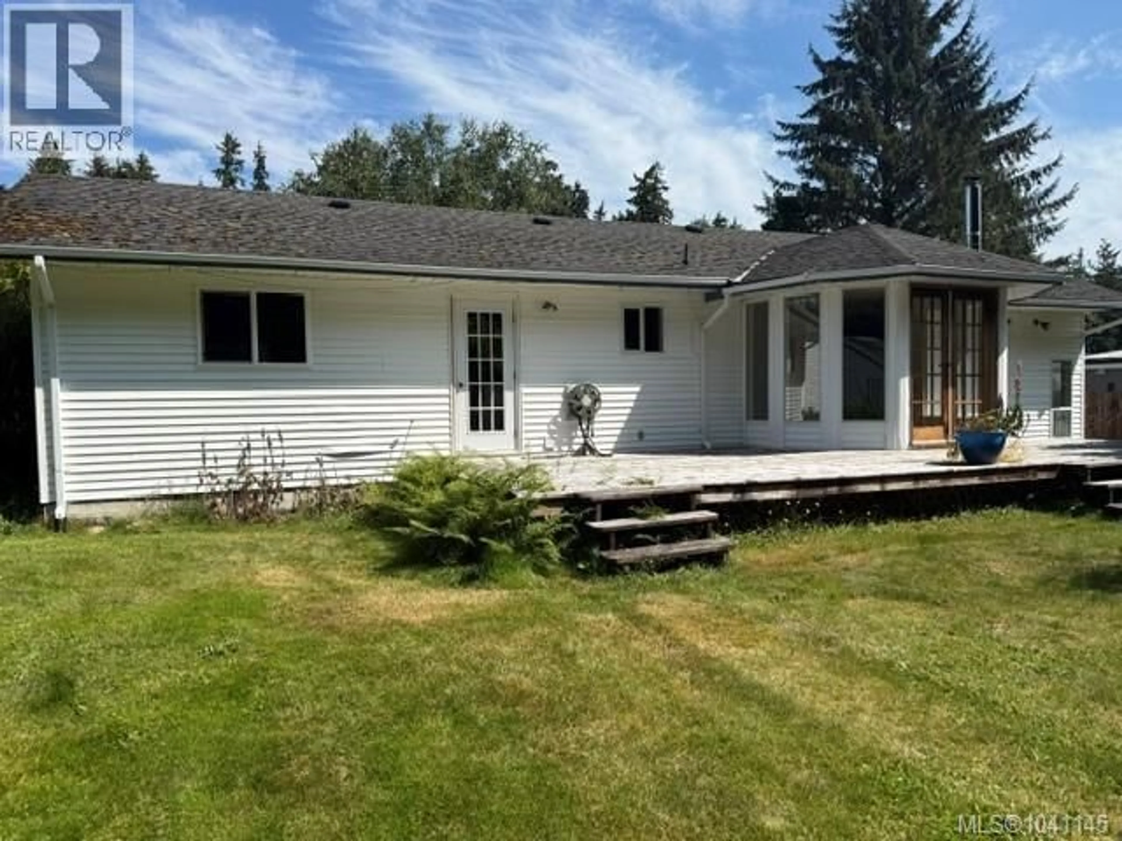 Home with vinyl exterior material, building for 5890 BEAVER HARBOUR ROAD, Port Hardy British Columbia V0N2P0