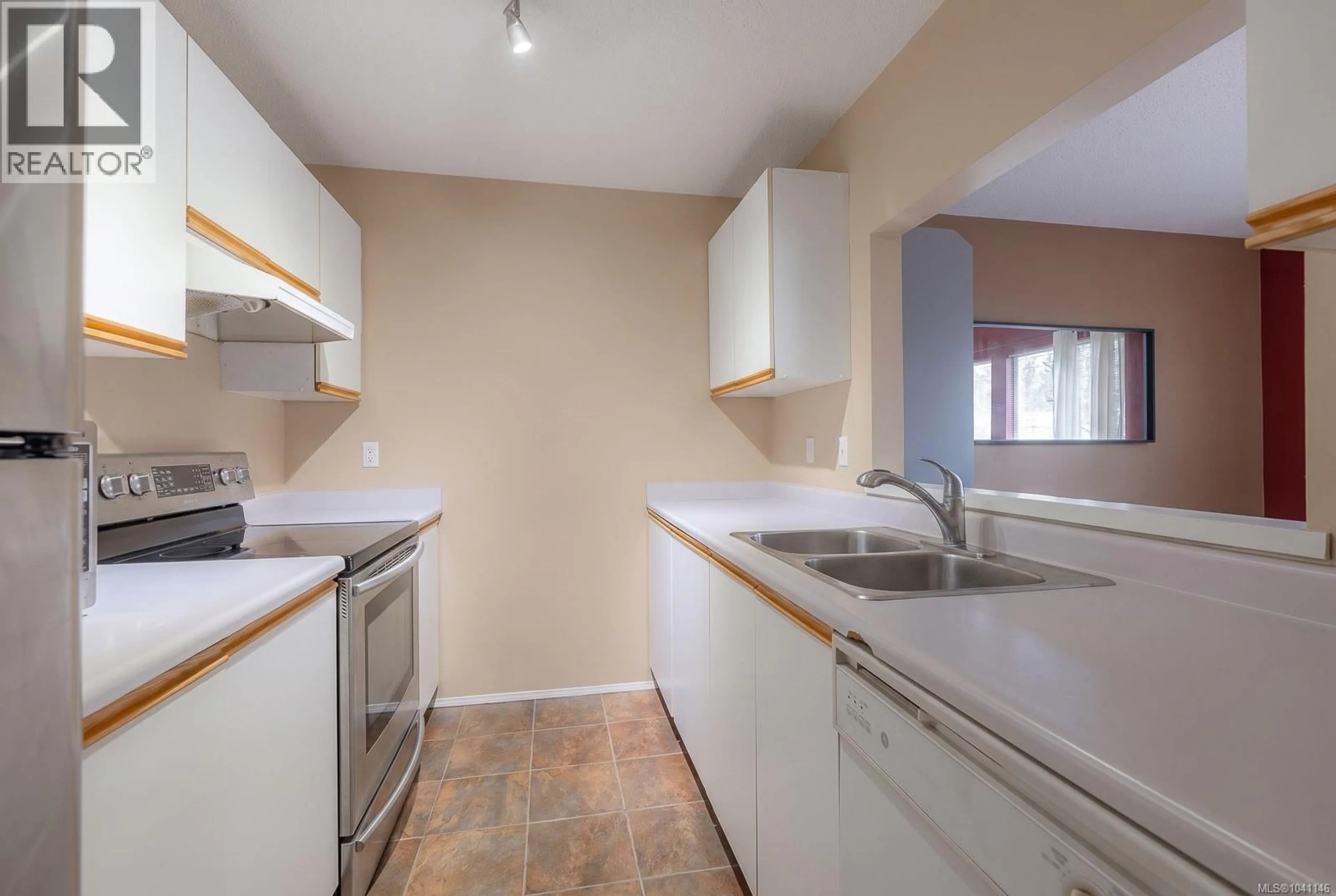 Standard kitchen, unknown for 307 - 1912 BOWEN ROAD, Nanaimo British Columbia V9S5S6