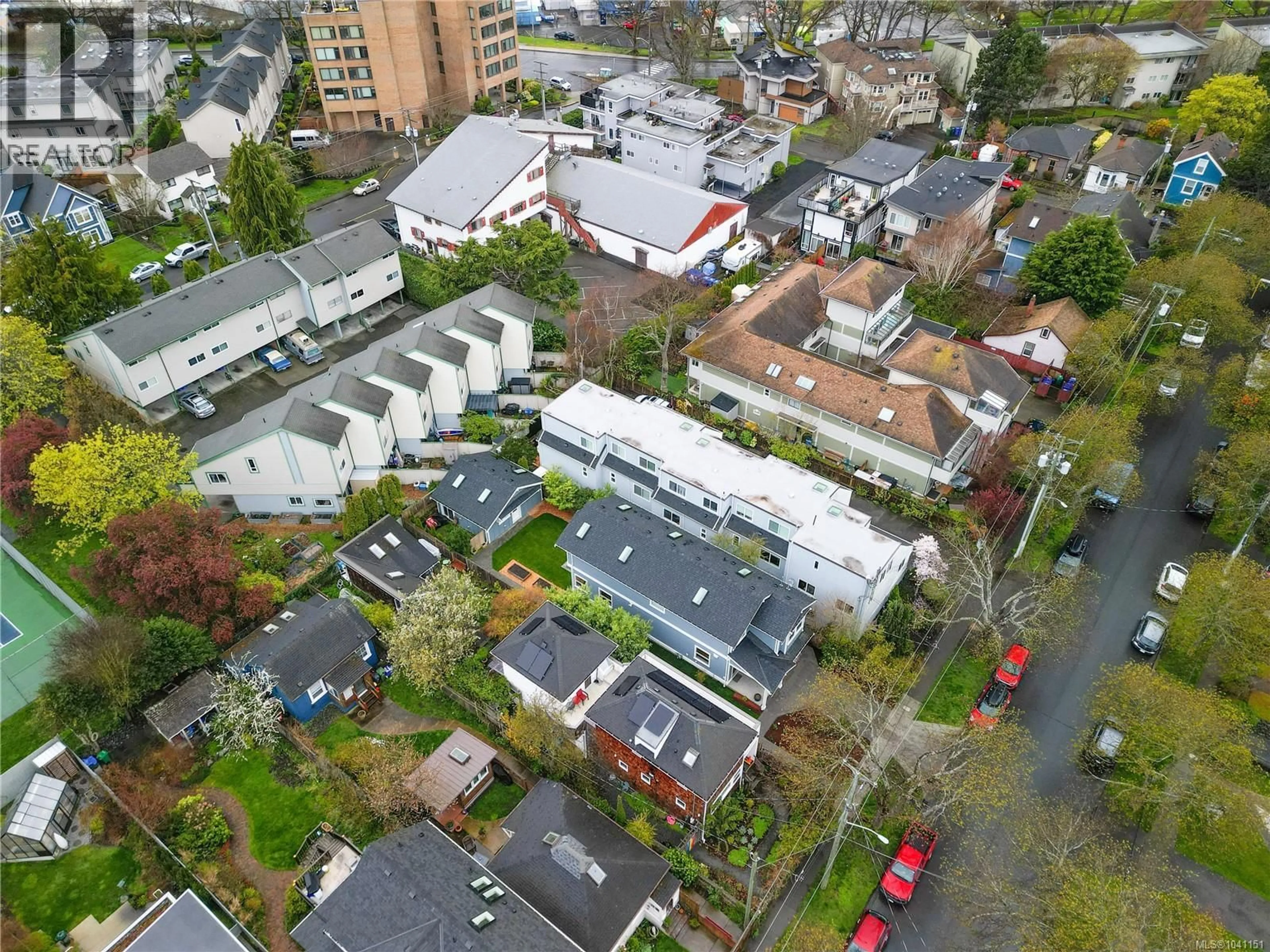 A pic from outside/outdoor area/front of a property/back of a property/a pic from drone, unknown for 131 LADYSMITH STREET, Victoria British Columbia V8V1J3