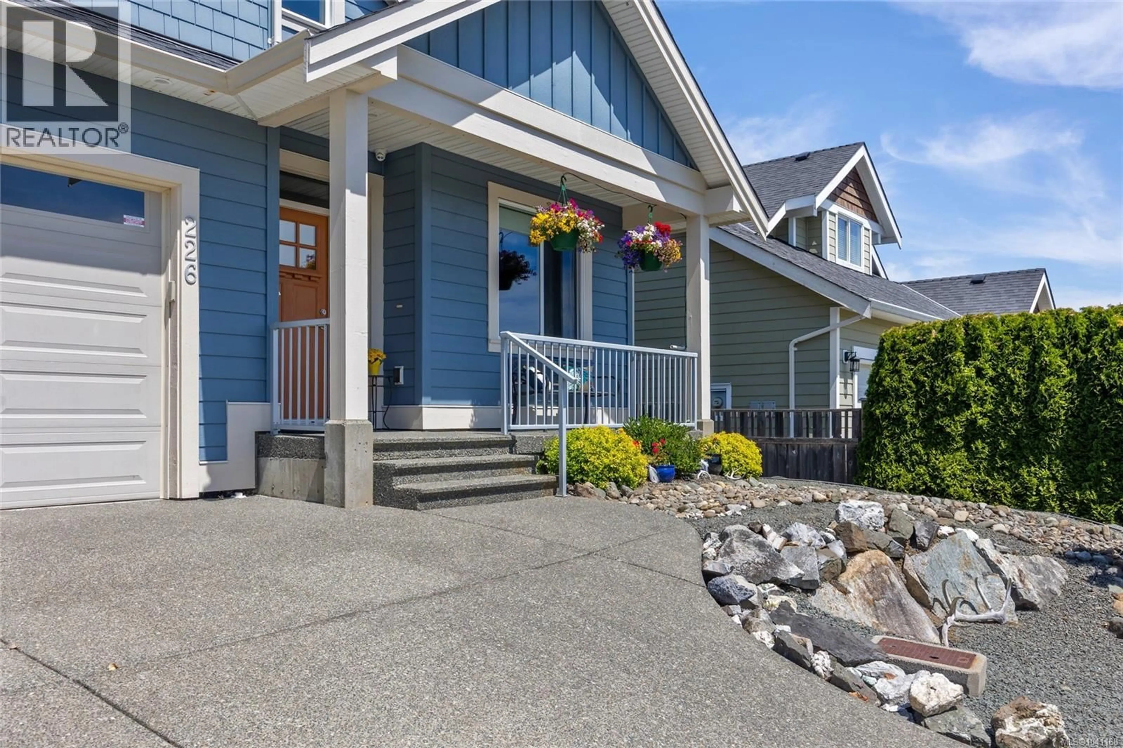 Home with vinyl exterior material, street for 226 MARIE PLACE SOUTHEAST, Campbell River British Columbia V9W8G9