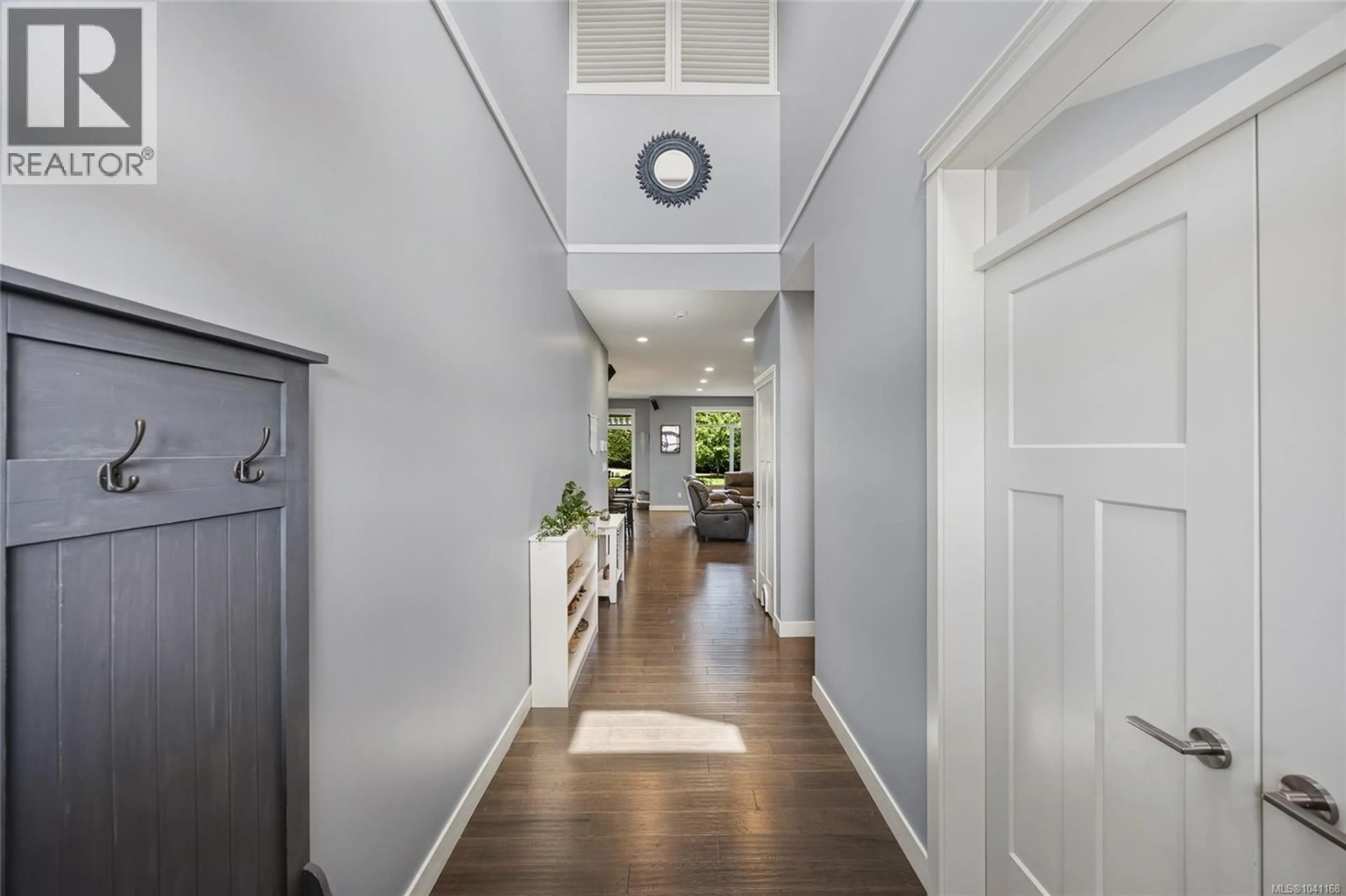 Indoor foyer for 226 MARIE PLACE SOUTHEAST, Campbell River British Columbia V9W8G9