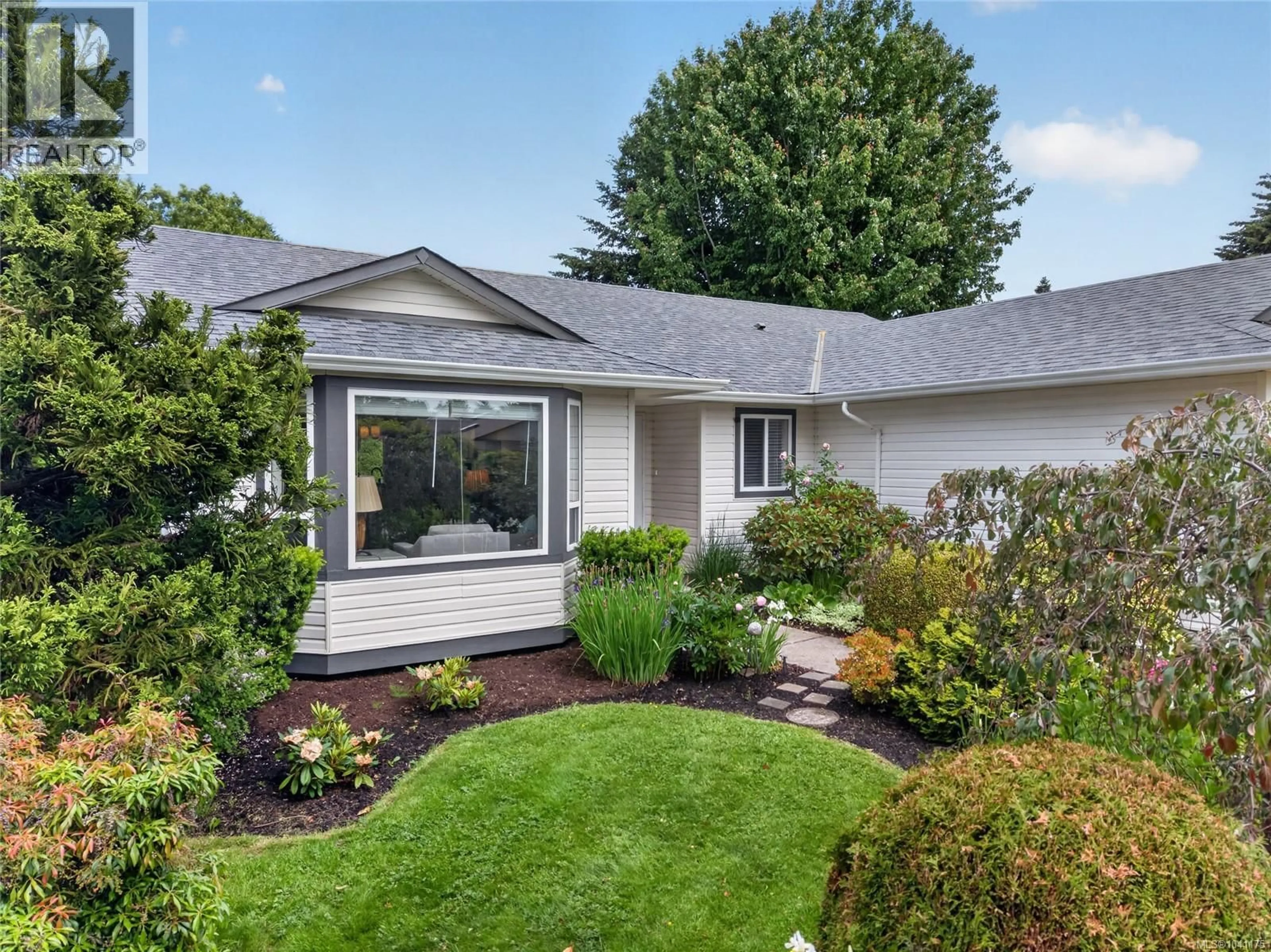 Home with vinyl exterior material, street for 2338 9TH STREET EAST, Courtenay British Columbia V9N8Z2