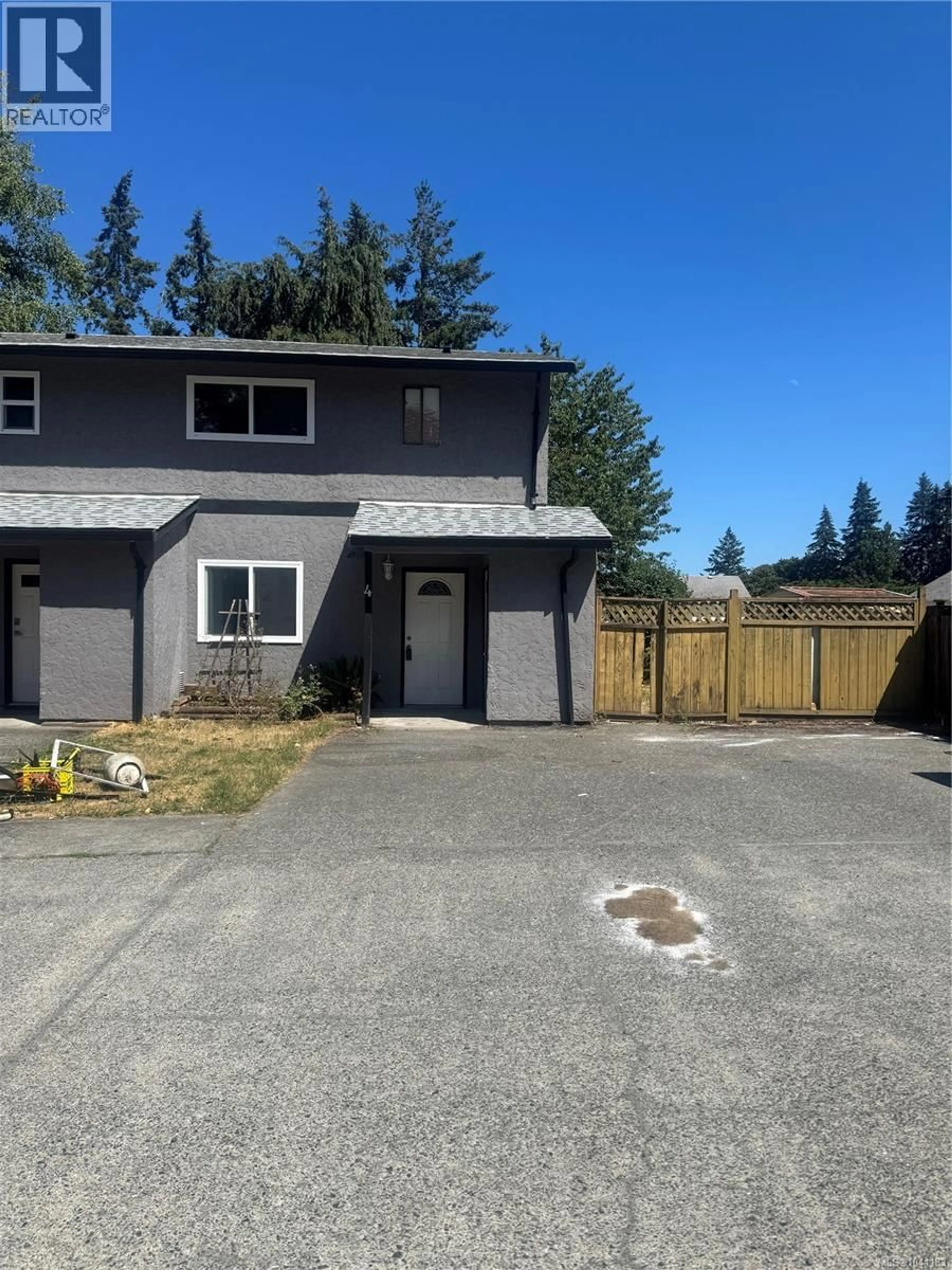 A pic from outside/outdoor area/front of a property/back of a property/a pic from drone, street for 4 - 715 MALONE ROAD, Ladysmith British Columbia V9G1S5