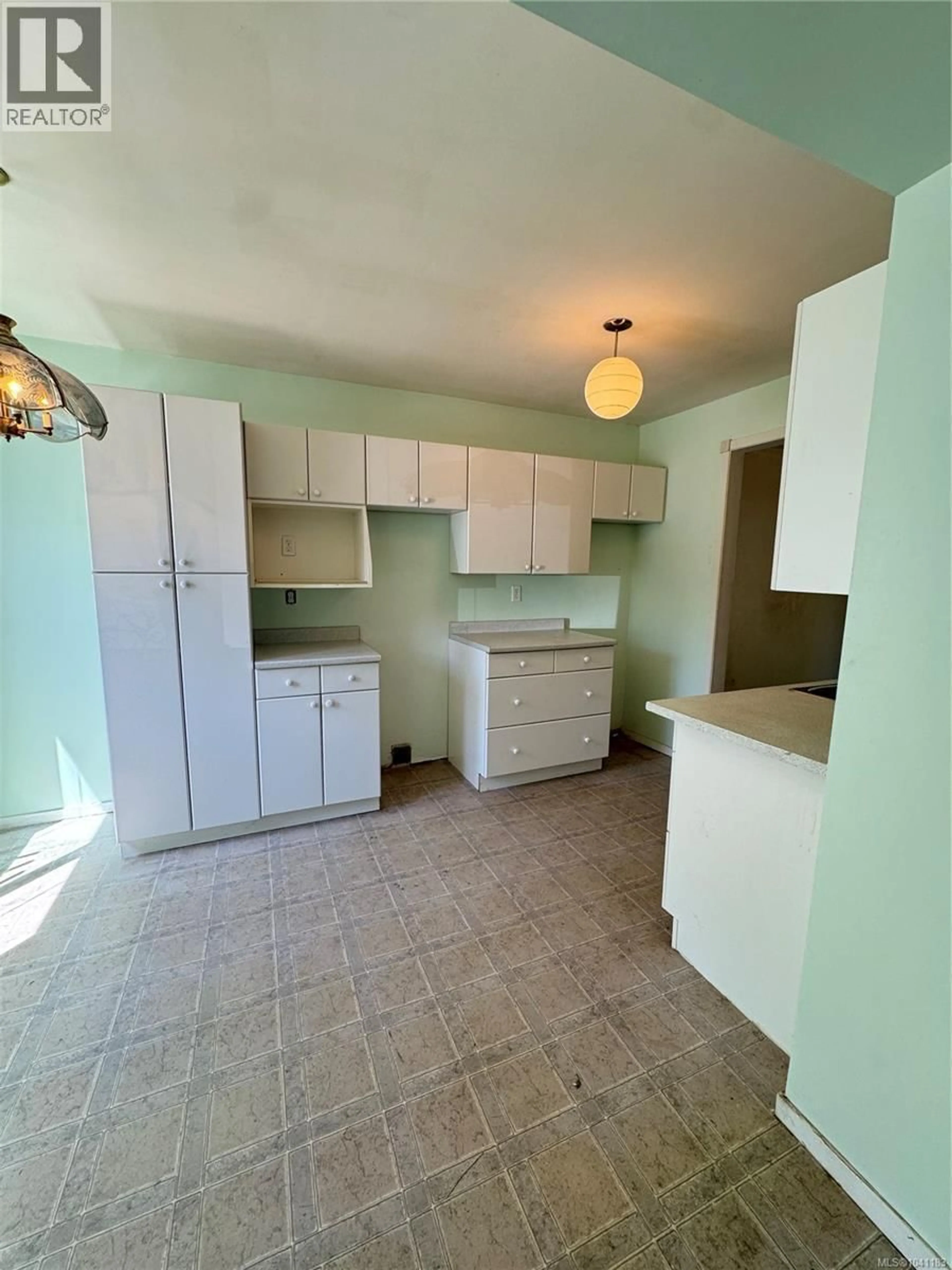 Standard kitchen, ceramic/tile floor for 4 - 715 MALONE ROAD, Ladysmith British Columbia V9G1S5