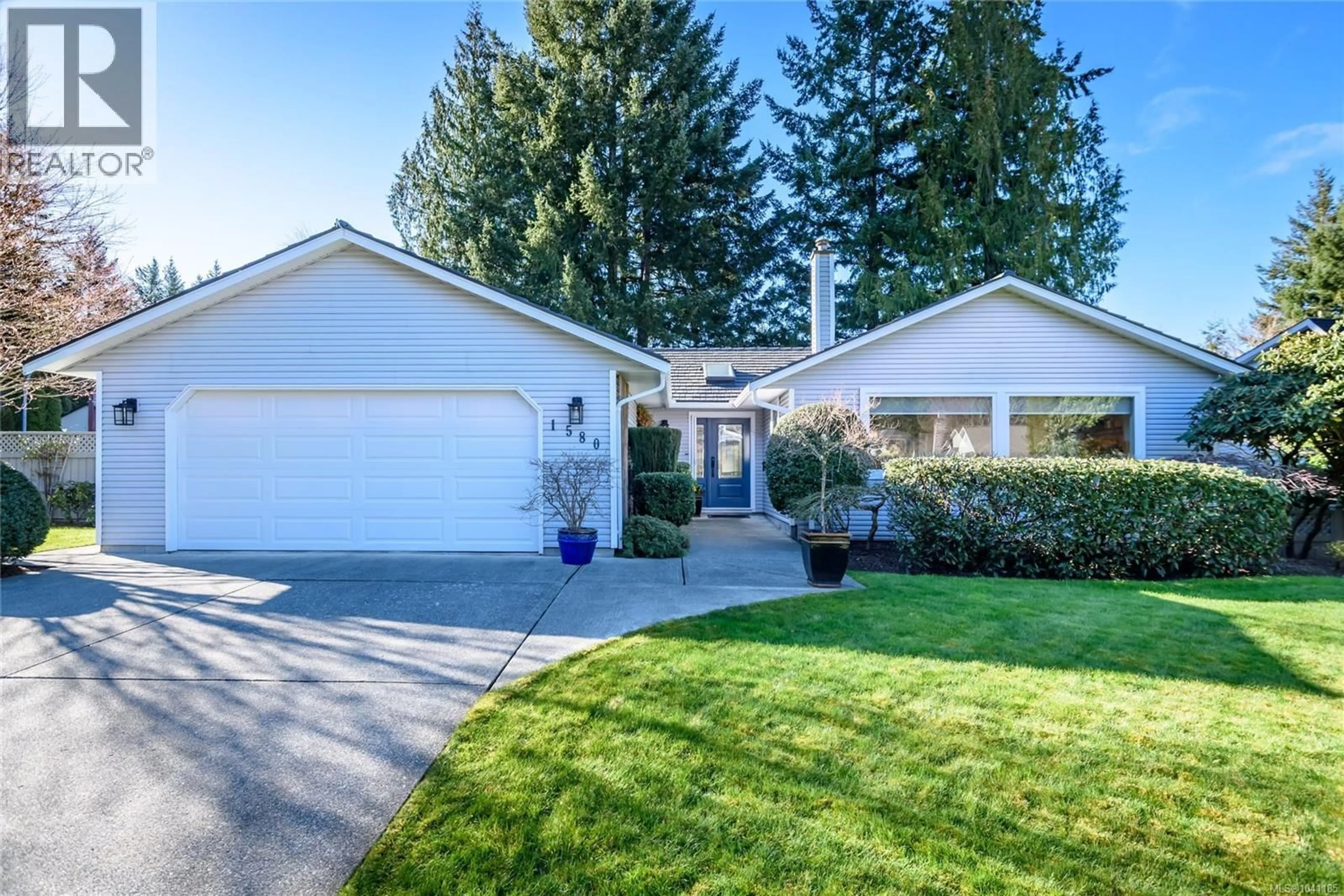 Home with vinyl exterior material, street for 1580 BEACONSFIELD CRESCENT, Comox British Columbia V9M1B4