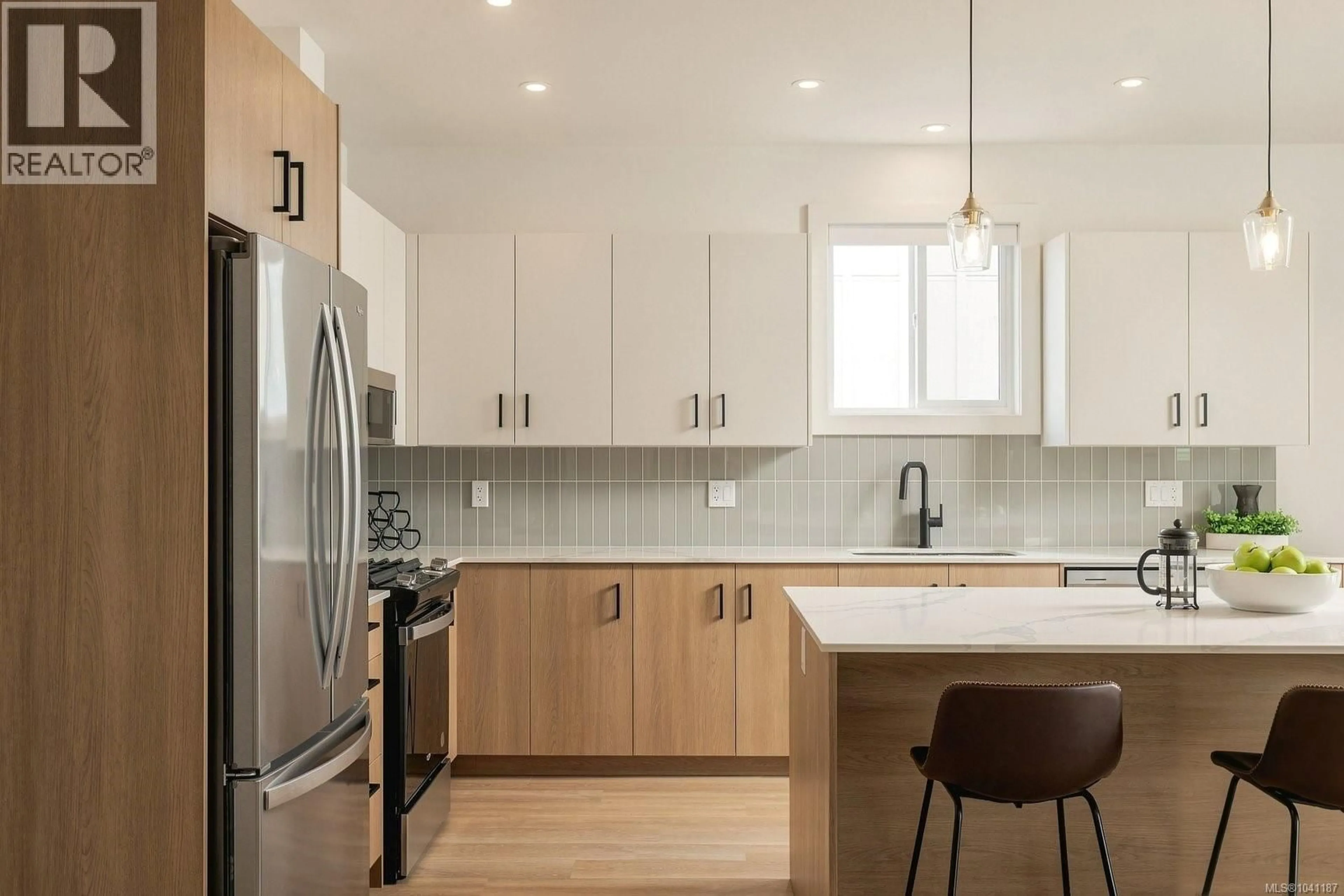 Contemporary kitchen, unknown for 671 MADRONA PLACE, Langford British Columbia V9B6C6