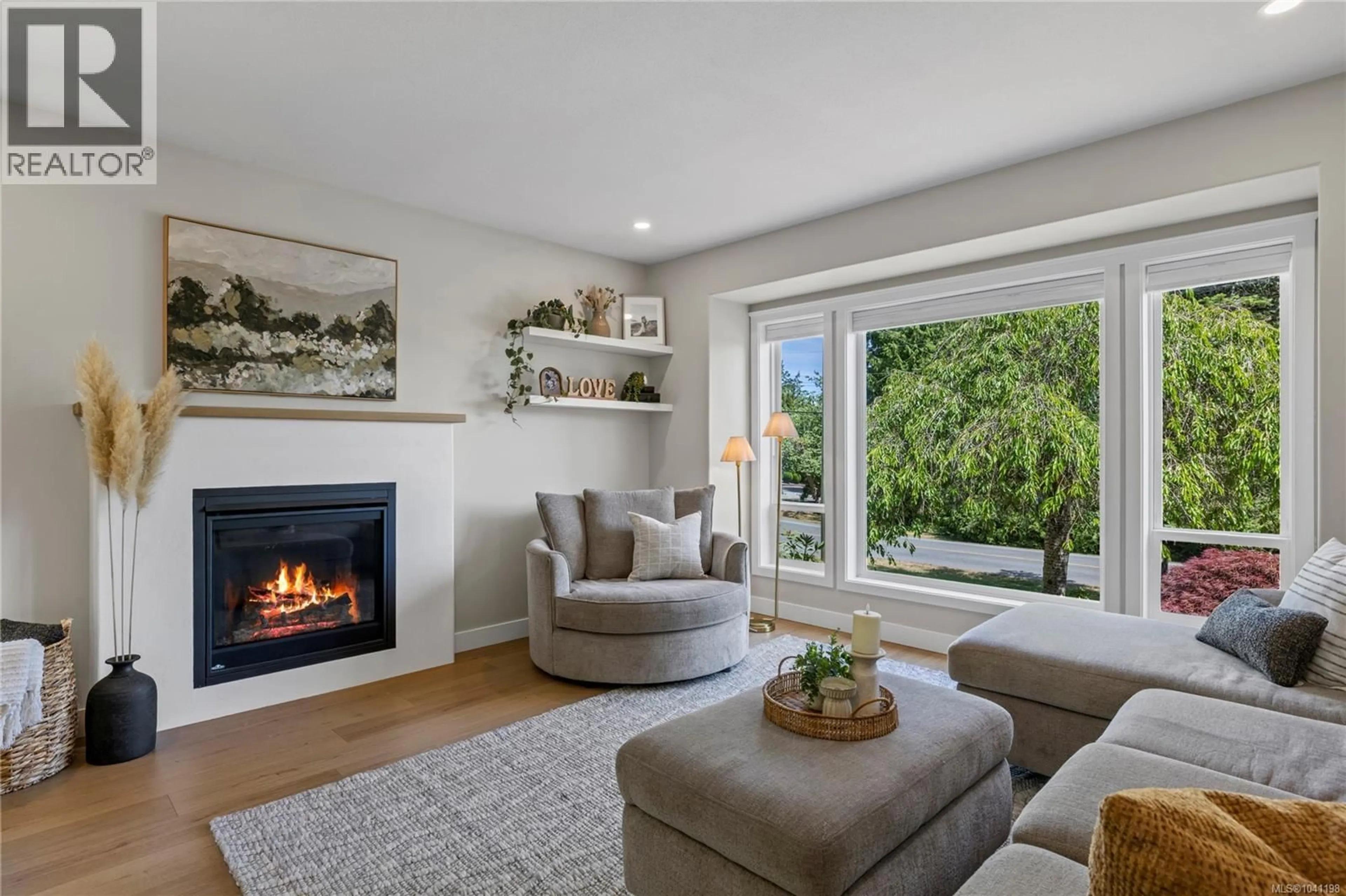 Living room with furniture, unknown for 1947 CINNABAR DRIVE, Nanaimo British Columbia V9X1C3