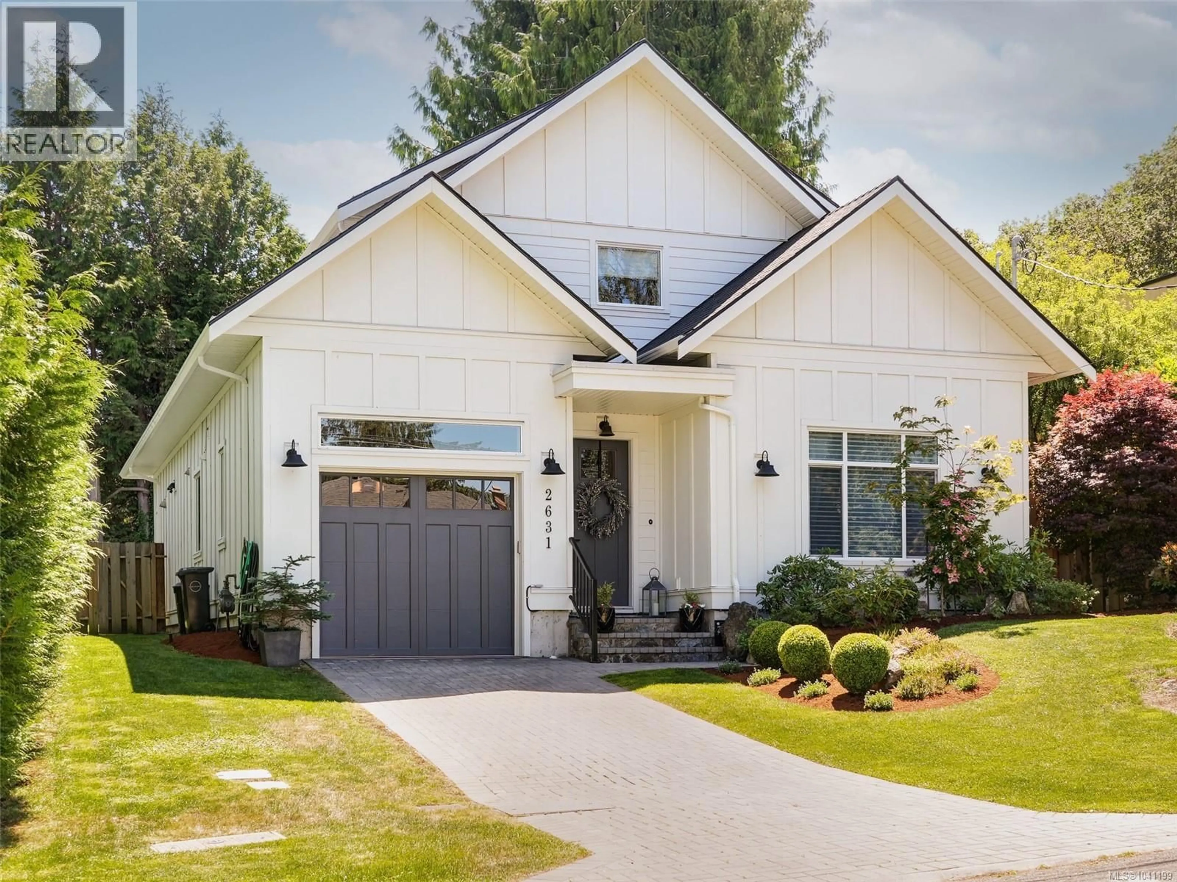Home with vinyl exterior material, street for 2631 MARGATE AVENUE, Oak Bay British Columbia V8S3A6