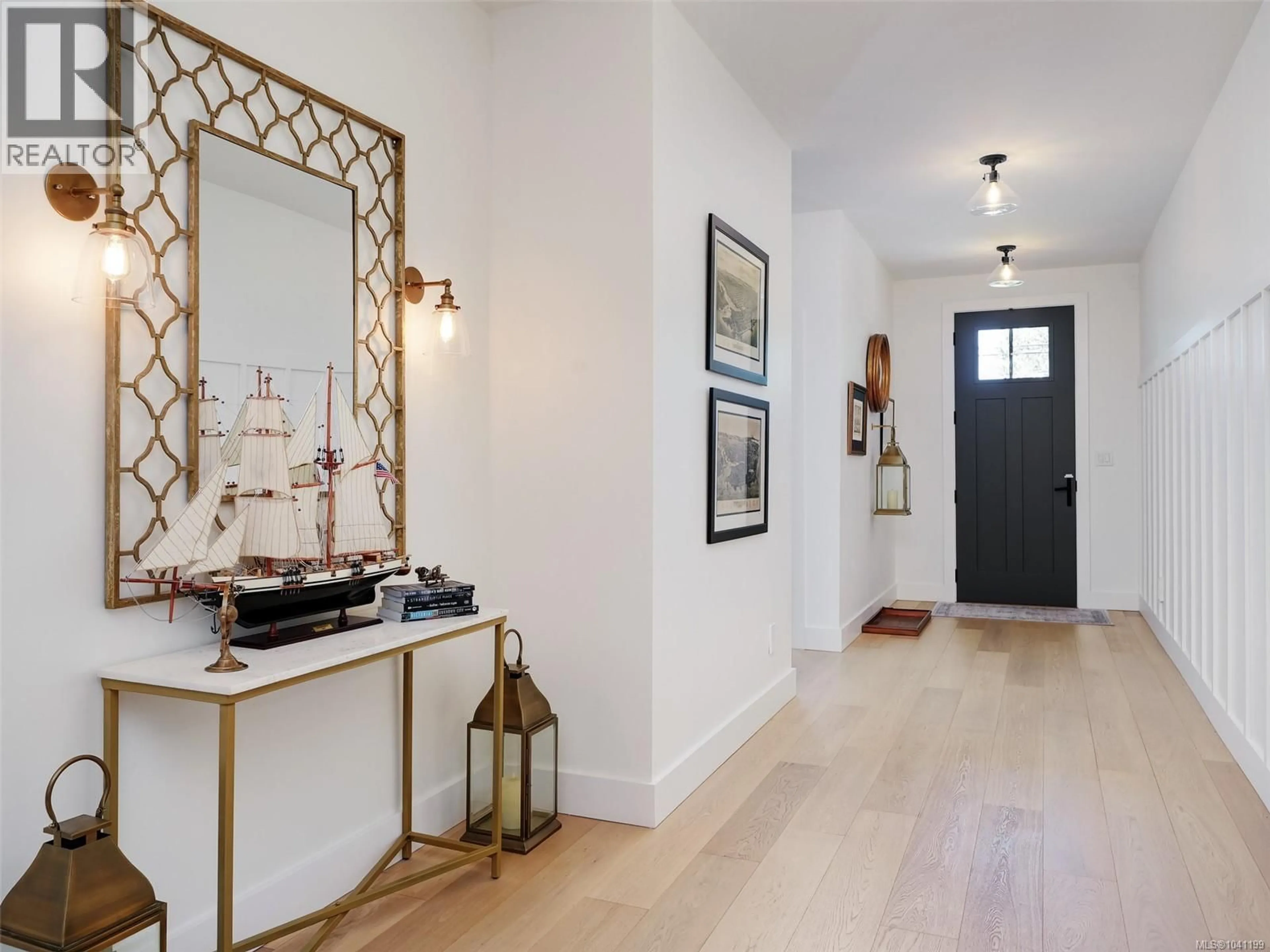 Indoor entryway for 2631 MARGATE AVENUE, Oak Bay British Columbia V8S3A6