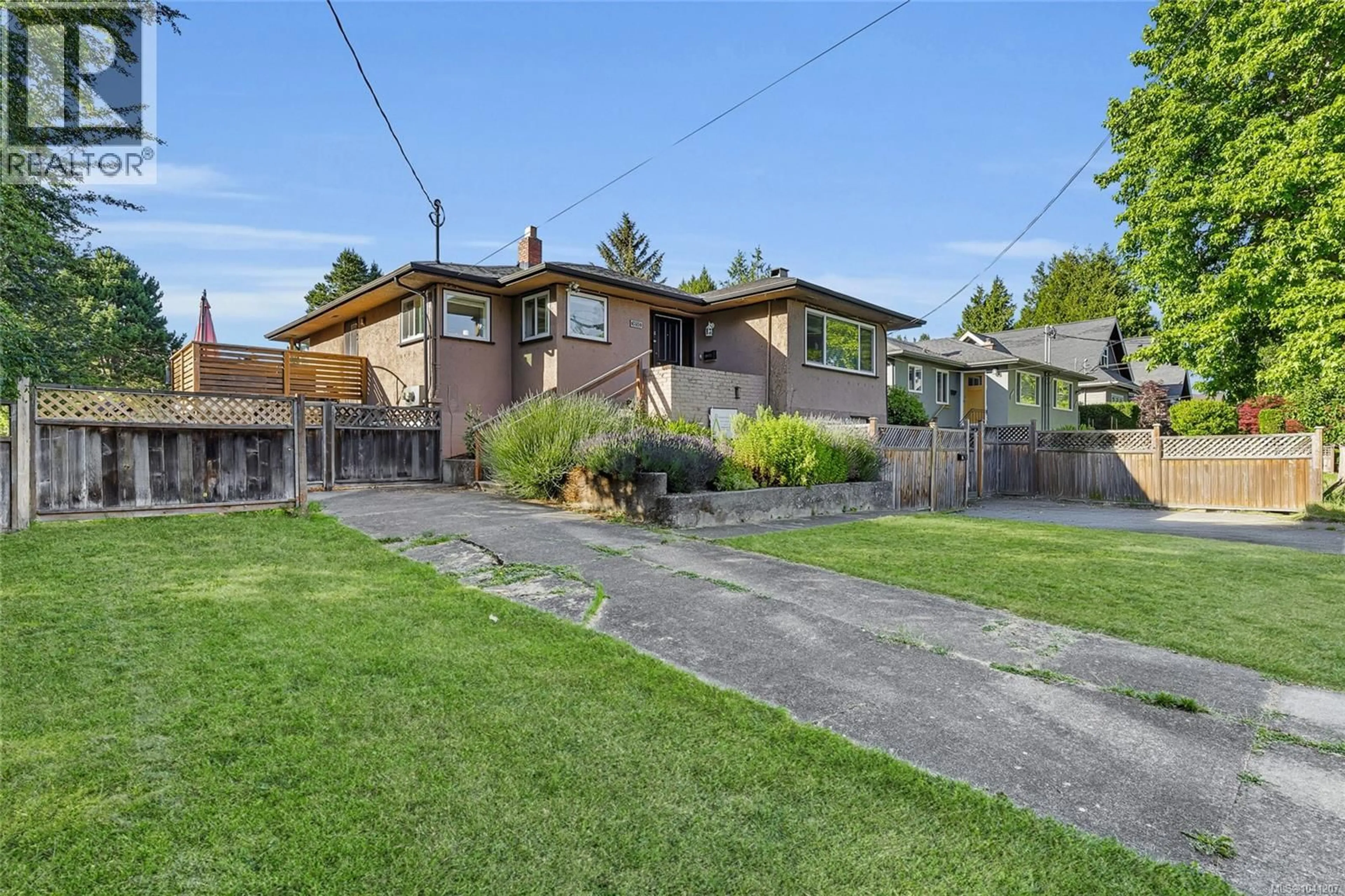 A pic from outside/outdoor area/front of a property/back of a property/a pic from drone, street for 1650 CHANDLER AVENUE, Victoria British Columbia V8S1N6