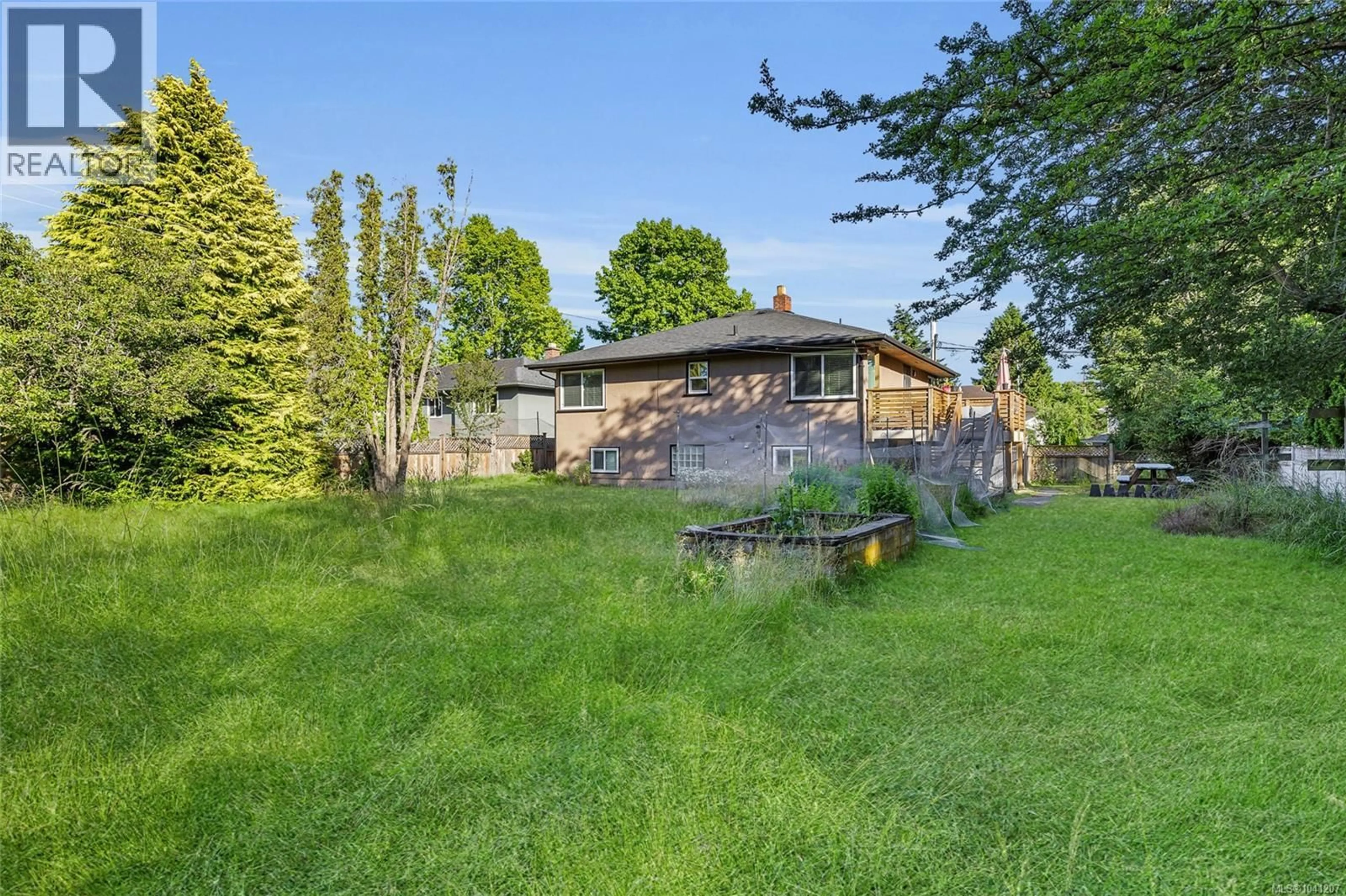 A pic from outside/outdoor area/front of a property/back of a property/a pic from drone, building for 1650 CHANDLER AVENUE, Victoria British Columbia V8S1N6
