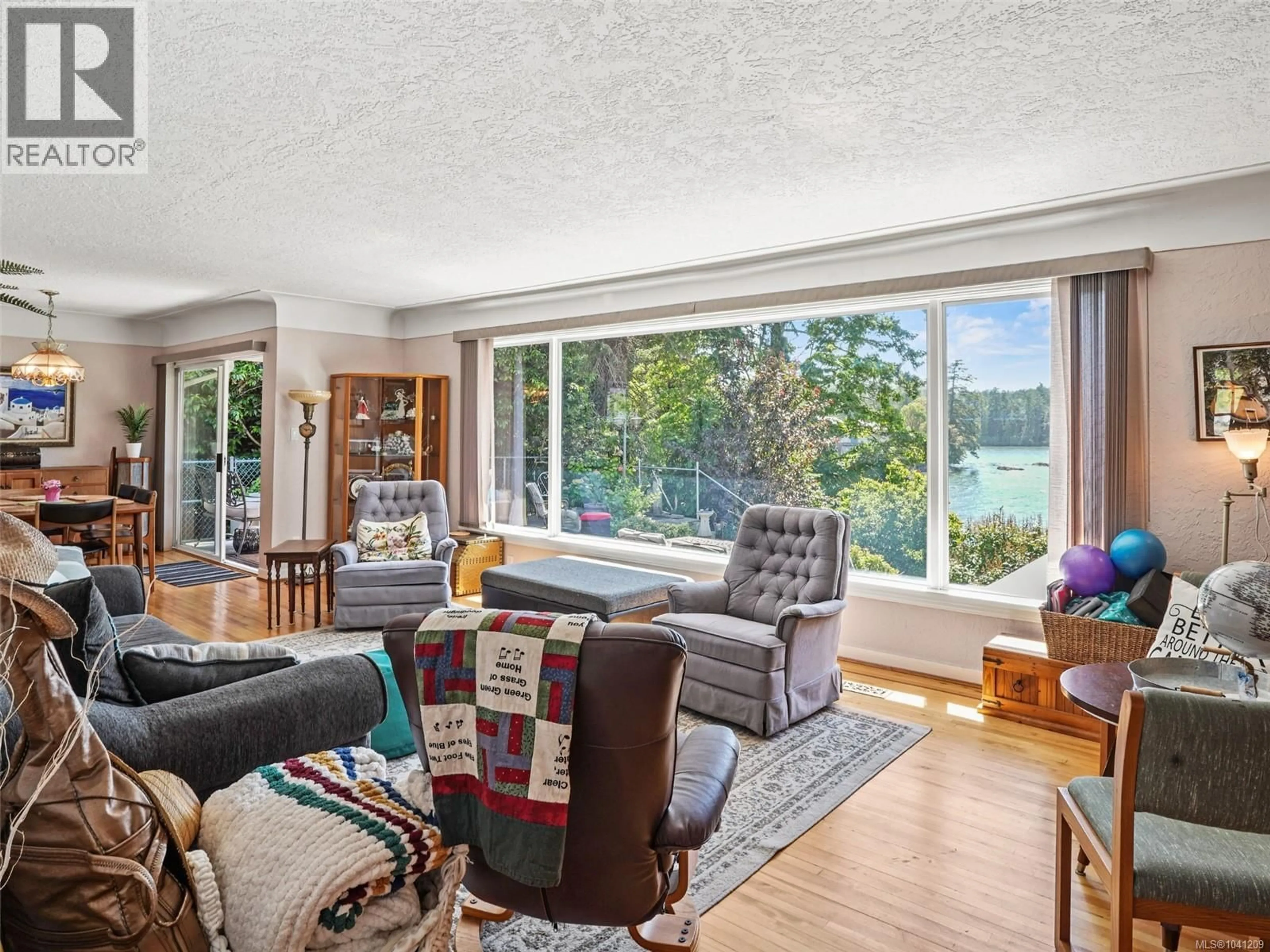 Living room with furniture, unknown for 549 VIEW ROYAL AVENUE, View Royal British Columbia V9B1B9