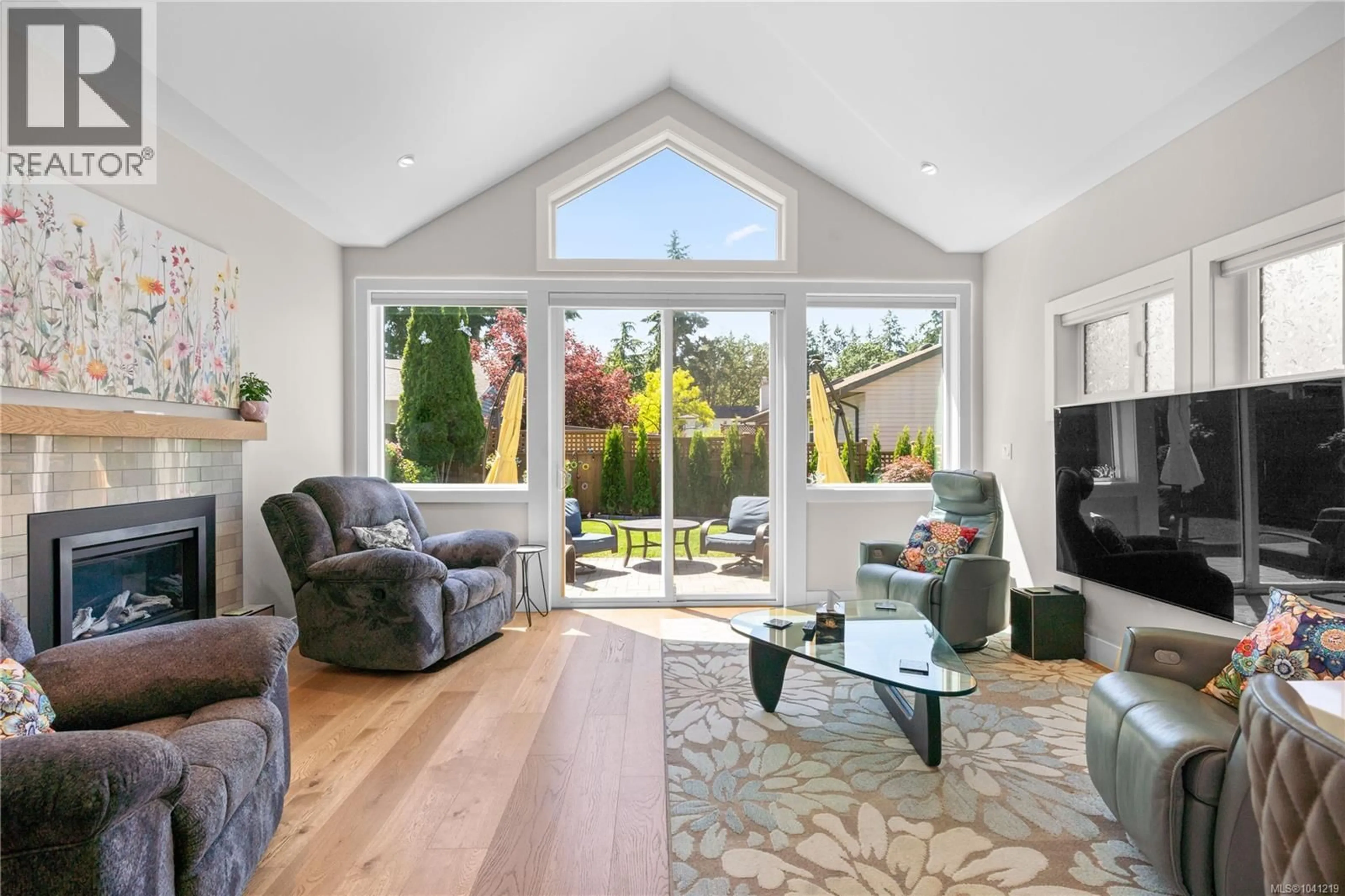 Living room with furniture, unknown for 1183 MARCHANT ROAD, Central Saanich British Columbia V8M1G7
