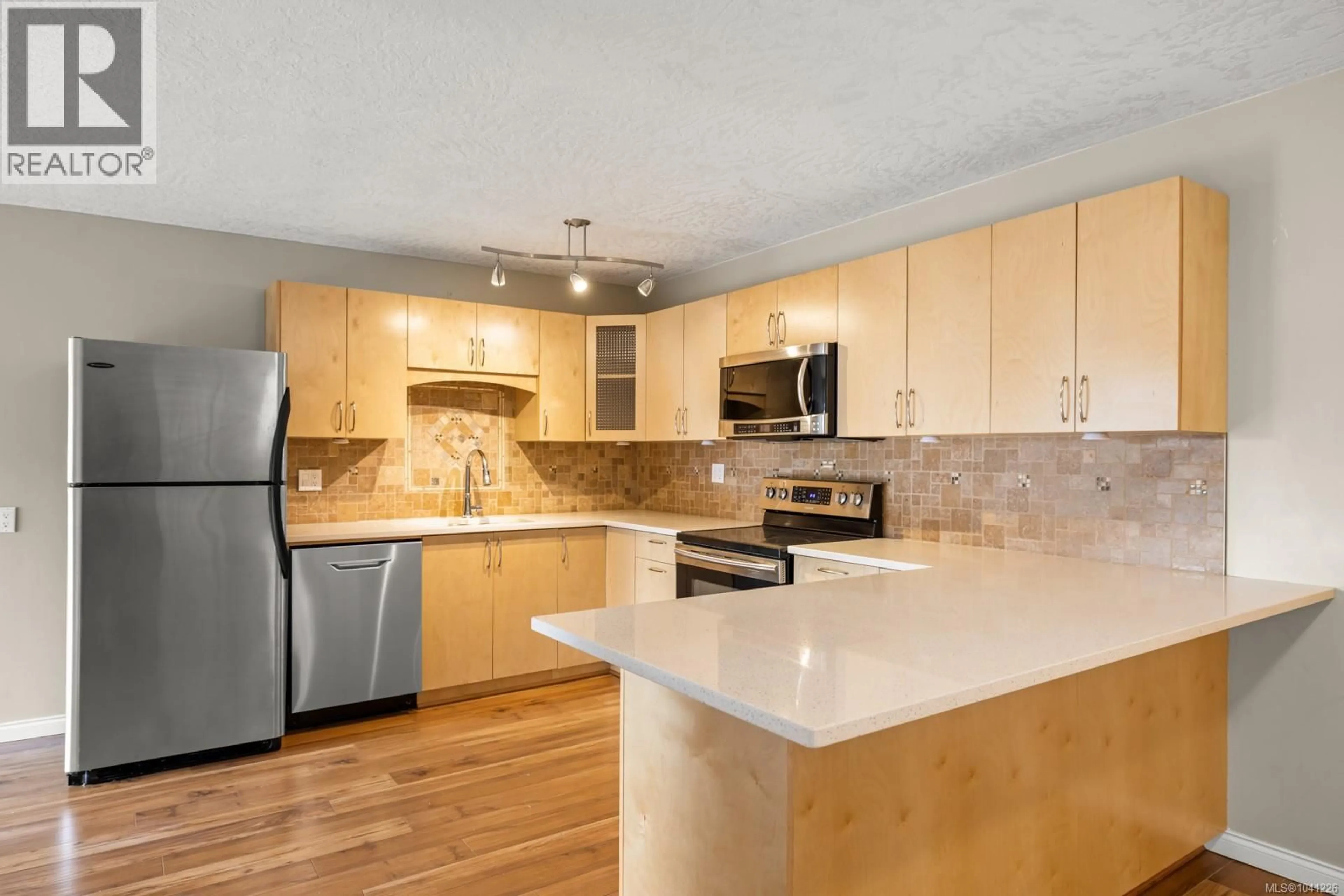 Open concept kitchen, unknown for 207 - 1525 HILLSIDE AVENUE, Victoria British Columbia V8T2C1