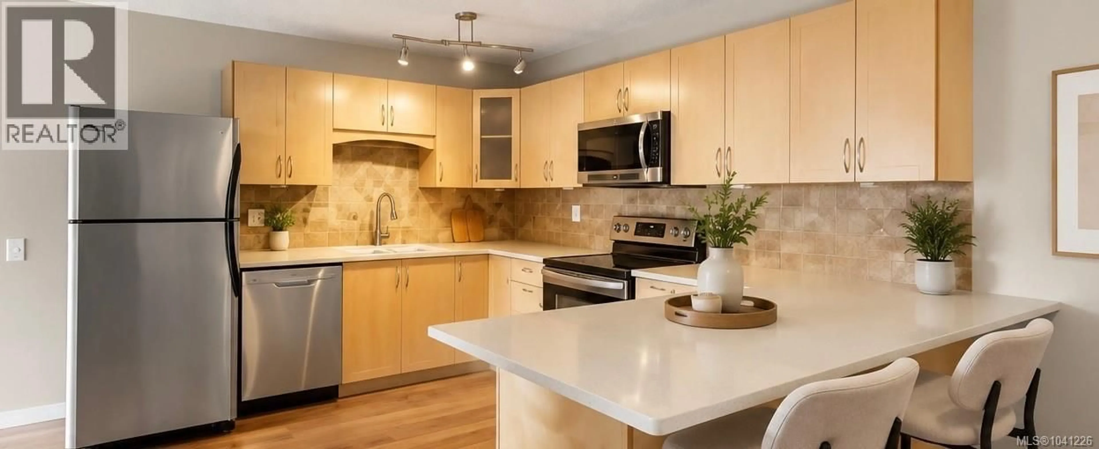 Unknown for 207 - 1525 HILLSIDE AVENUE, Victoria British Columbia V8T2C1