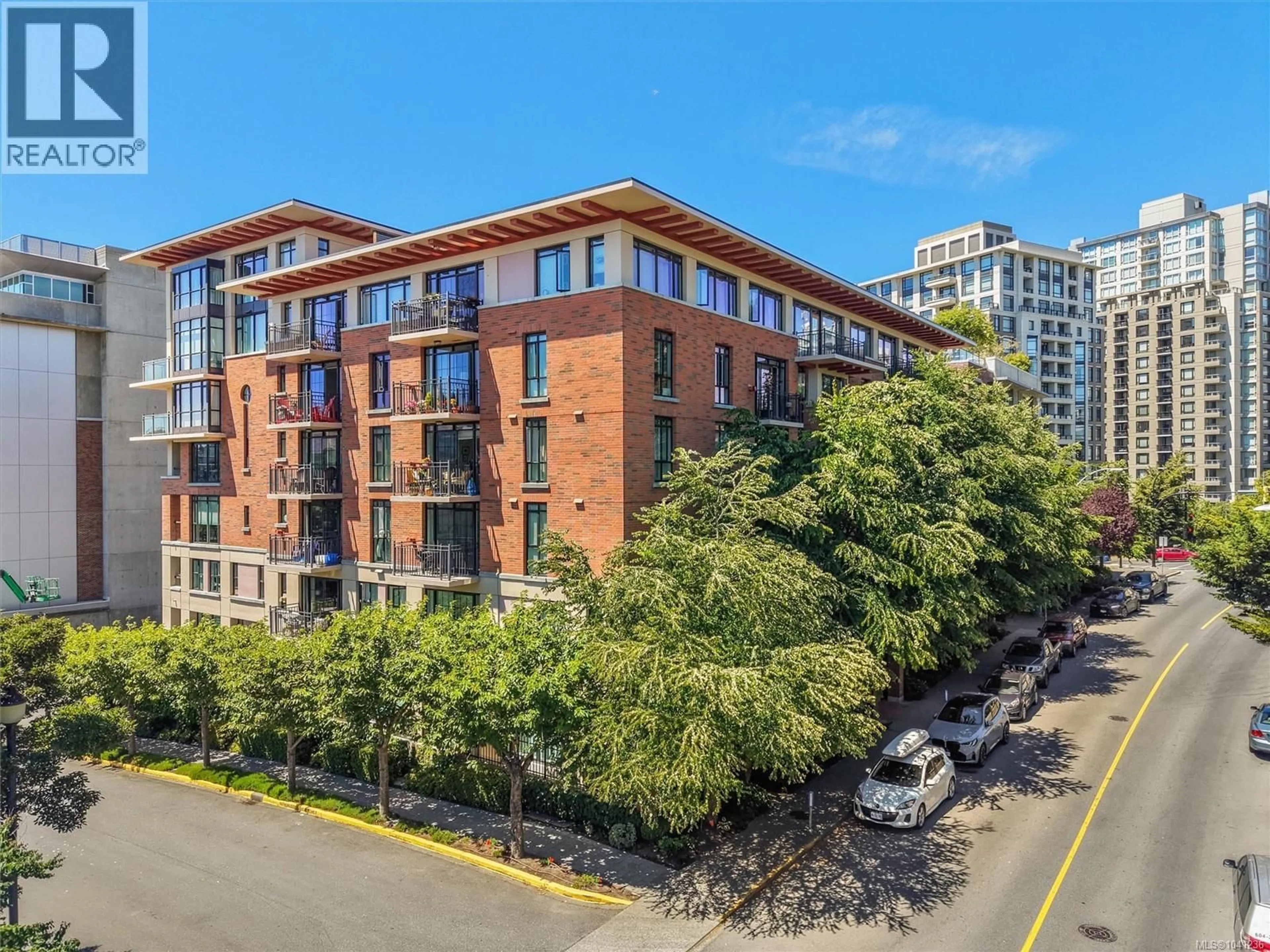 A pic from outside/outdoor area/front of a property/back of a property/a pic from drone, city buildings view from balcony for 205 - 827 FAIRFIELD ROAD, Victoria British Columbia V8V5B2