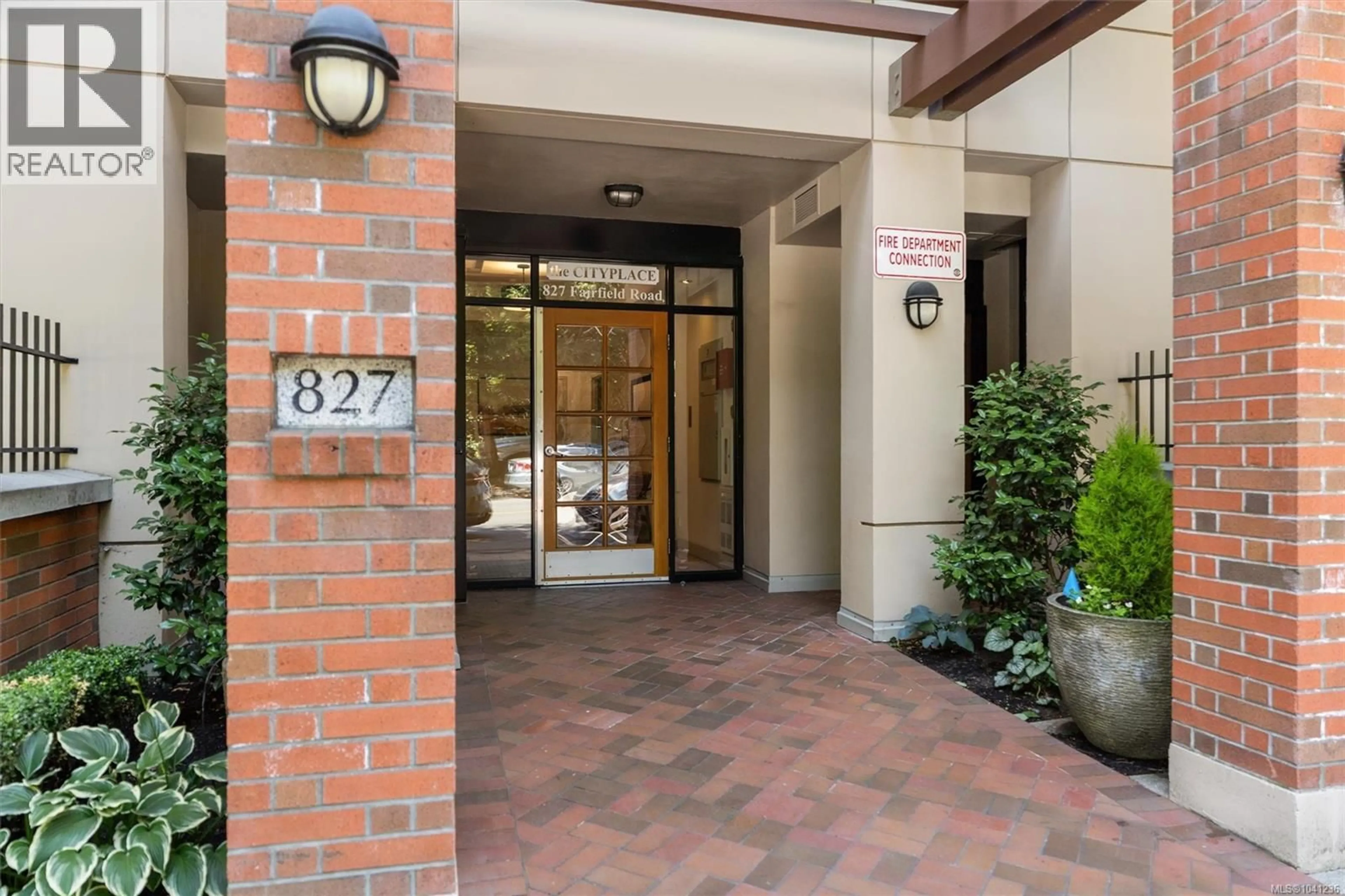Unknown for 205 - 827 FAIRFIELD ROAD, Victoria British Columbia V8V5B2