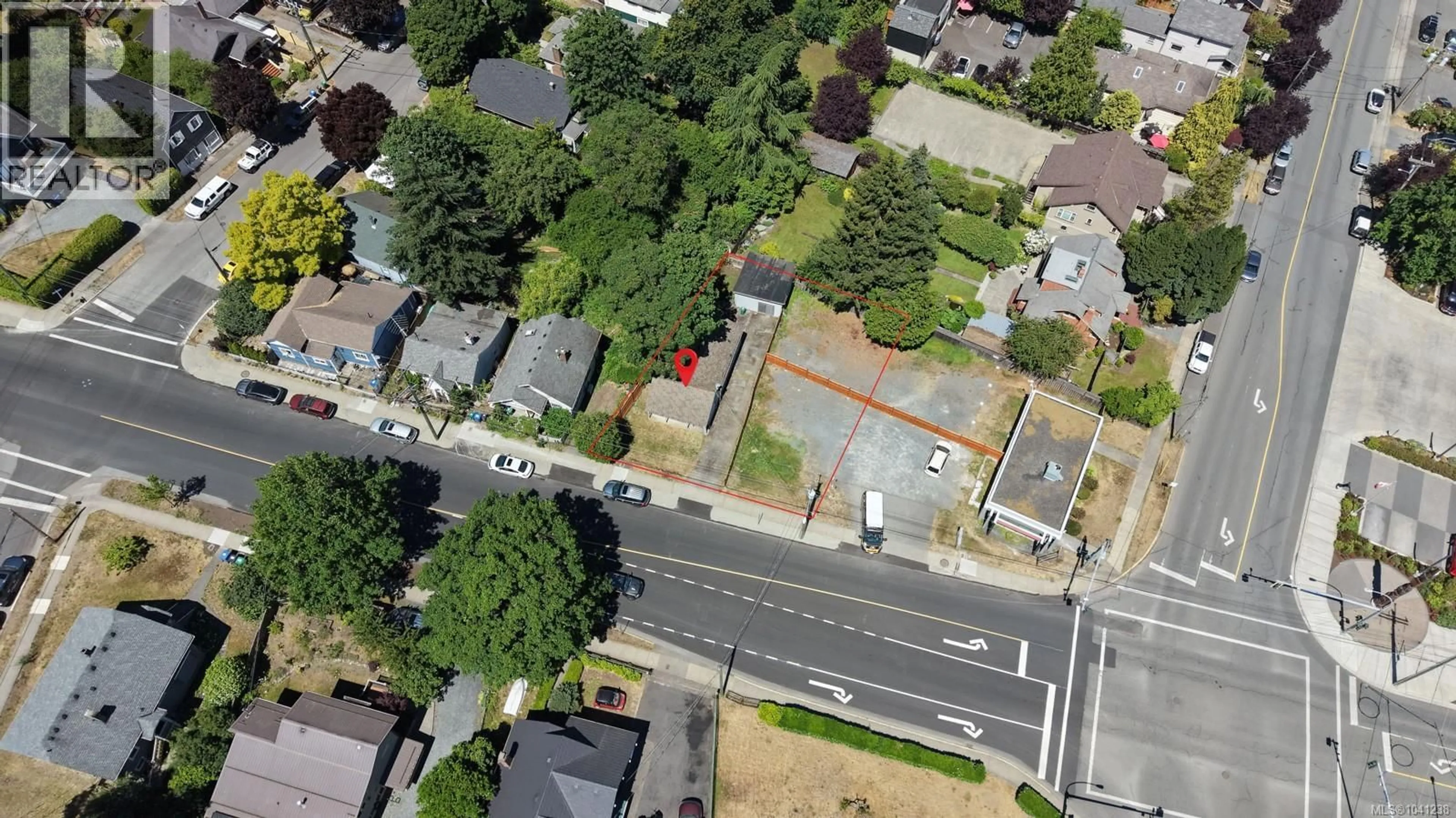 A pic from outside/outdoor area/front of a property/back of a property/a pic from drone, street for 710 FITZWILLIAM STREET, Nanaimo British Columbia V9R3B6