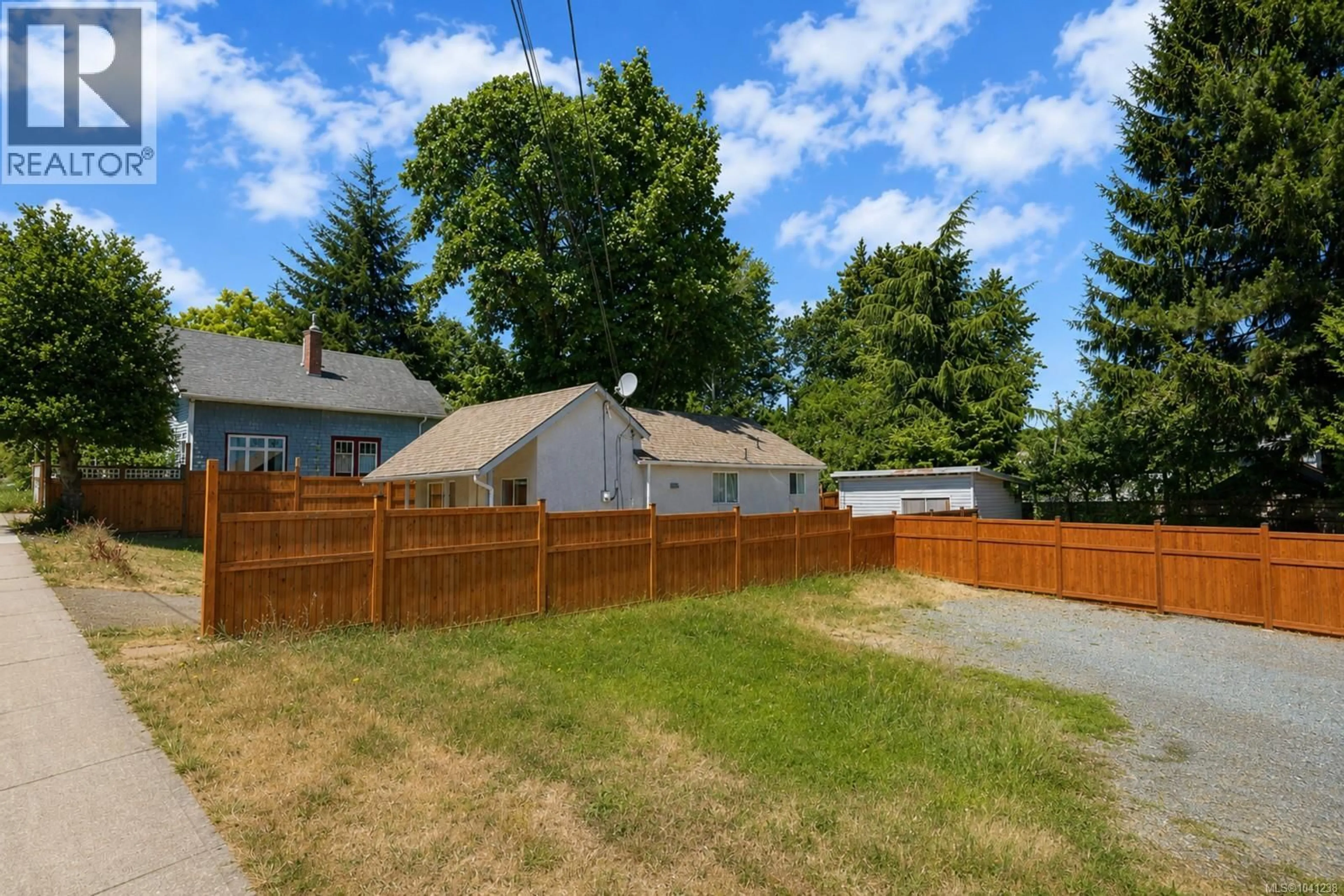 Patio, street for 710 FITZWILLIAM STREET, Nanaimo British Columbia V9R3B6