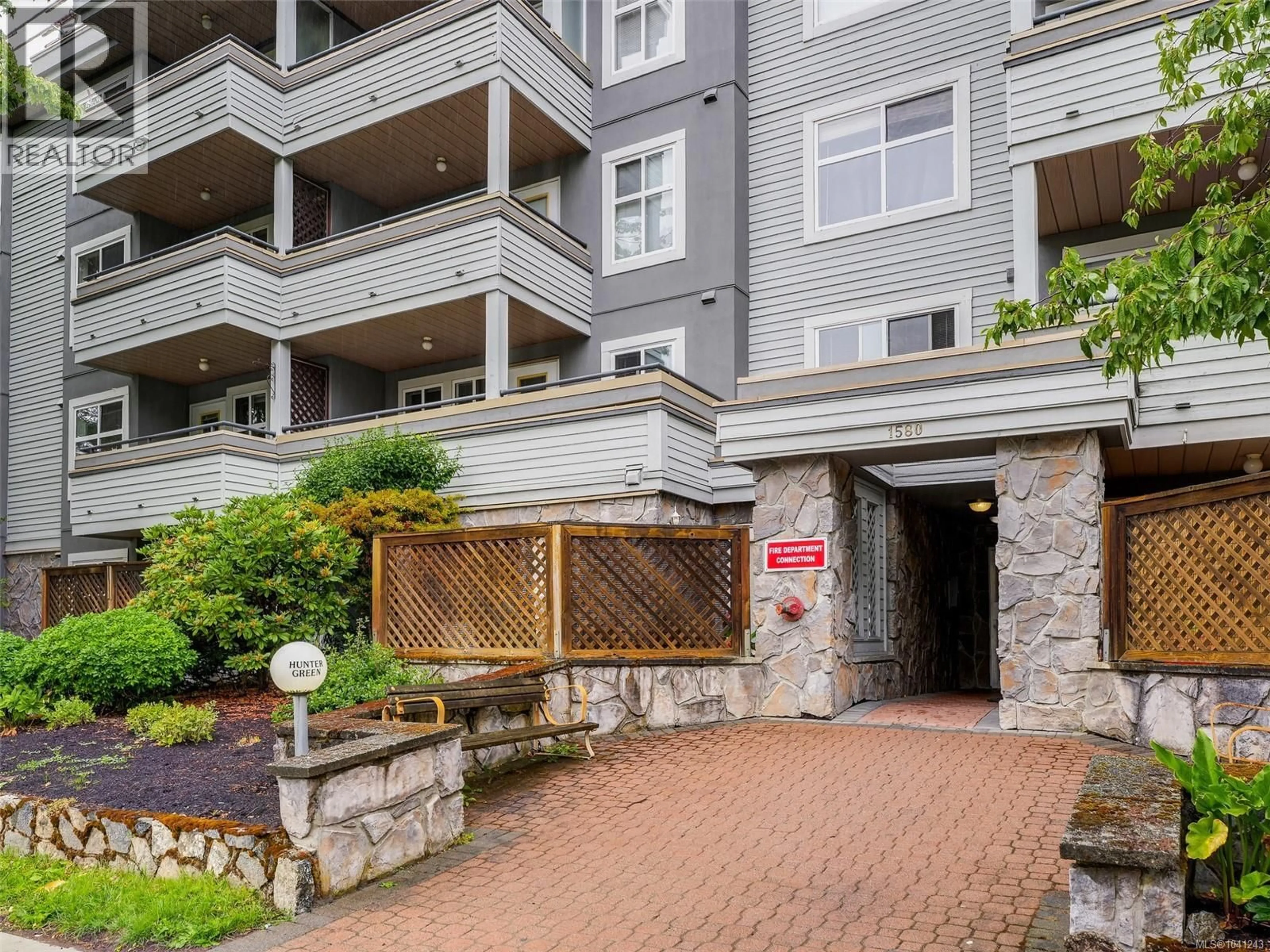 Patio, street for 203 - 1580 CHRISTMAS AVENUE, Saanich British Columbia V8P2X2