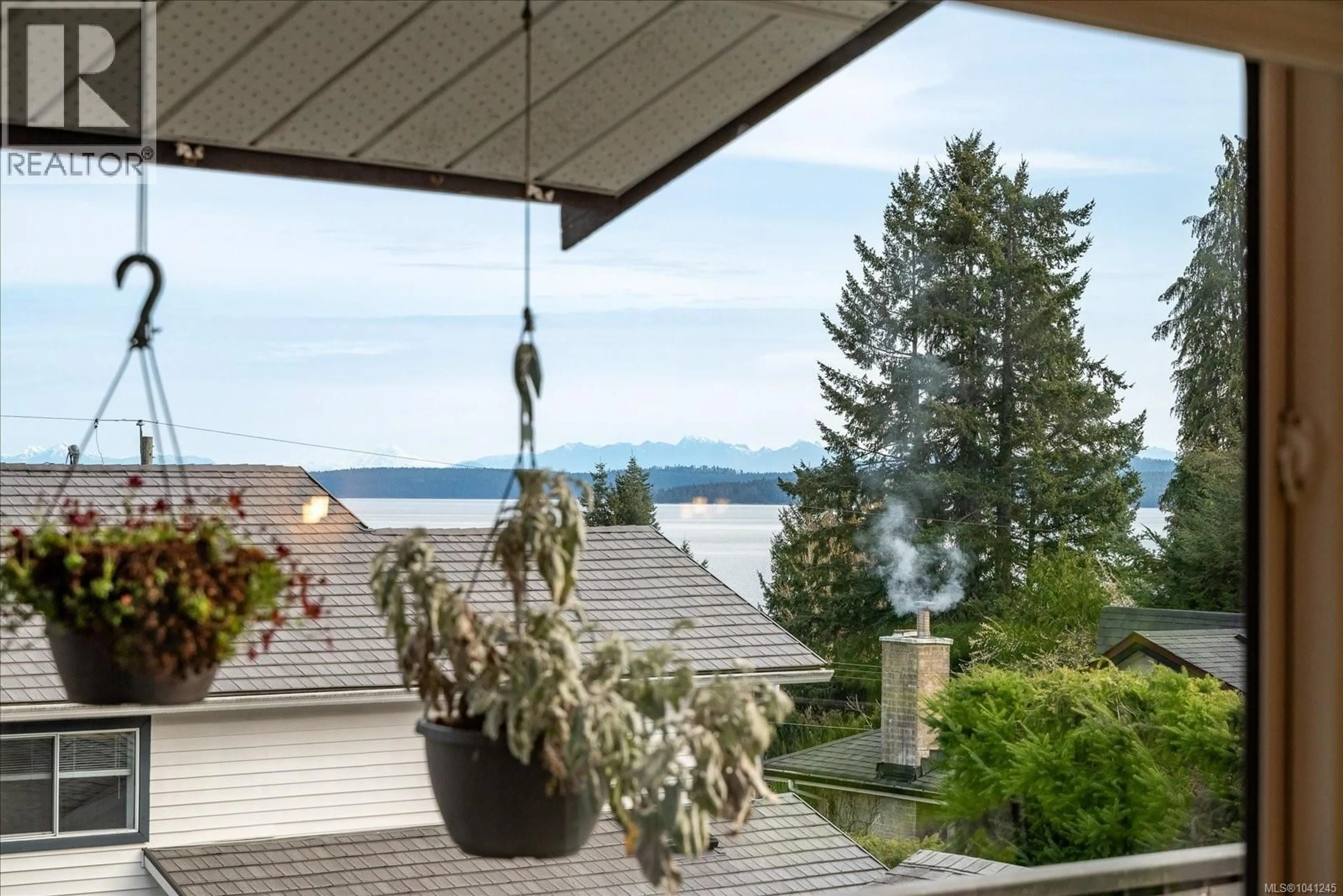 Patio, water/lake/river/ocean view for 11041 CHEMAINUS ROAD, Ladysmith British Columbia V9G1Z2