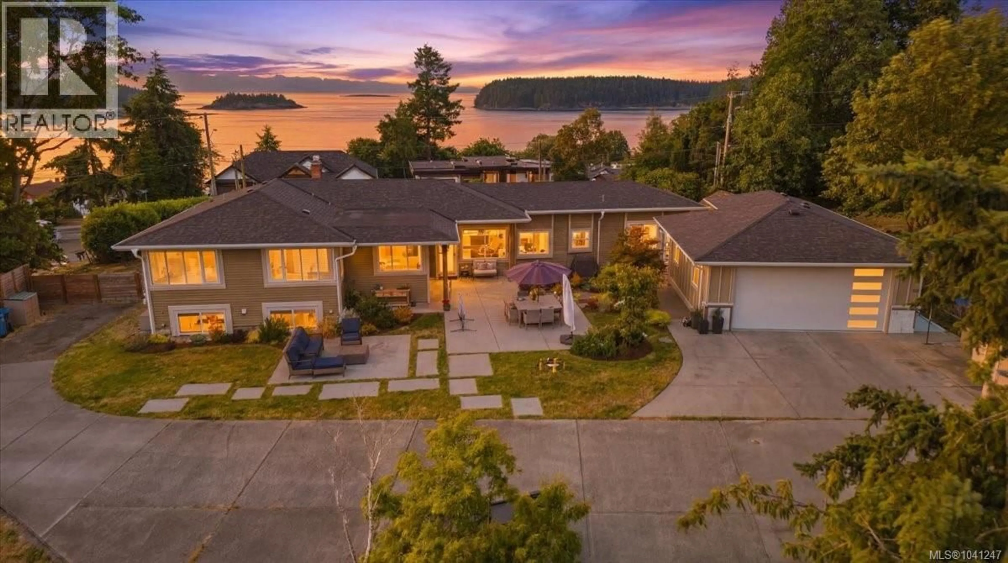 A pic from outside/outdoor area/front of a property/back of a property/a pic from drone, water/lake/river/ocean view for 2565 DEPARTURE BAY ROAD, Nanaimo British Columbia V9S3W2