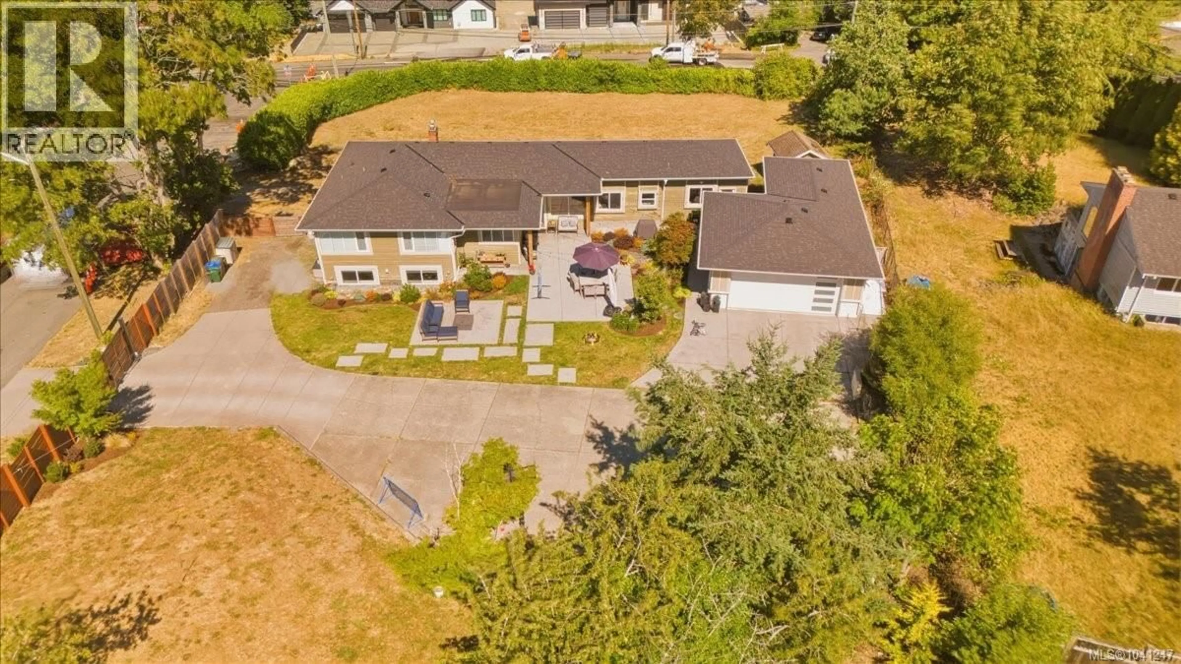 A pic from outside/outdoor area/front of a property/back of a property/a pic from drone, street for 2565 DEPARTURE BAY ROAD, Nanaimo British Columbia V9S3W2