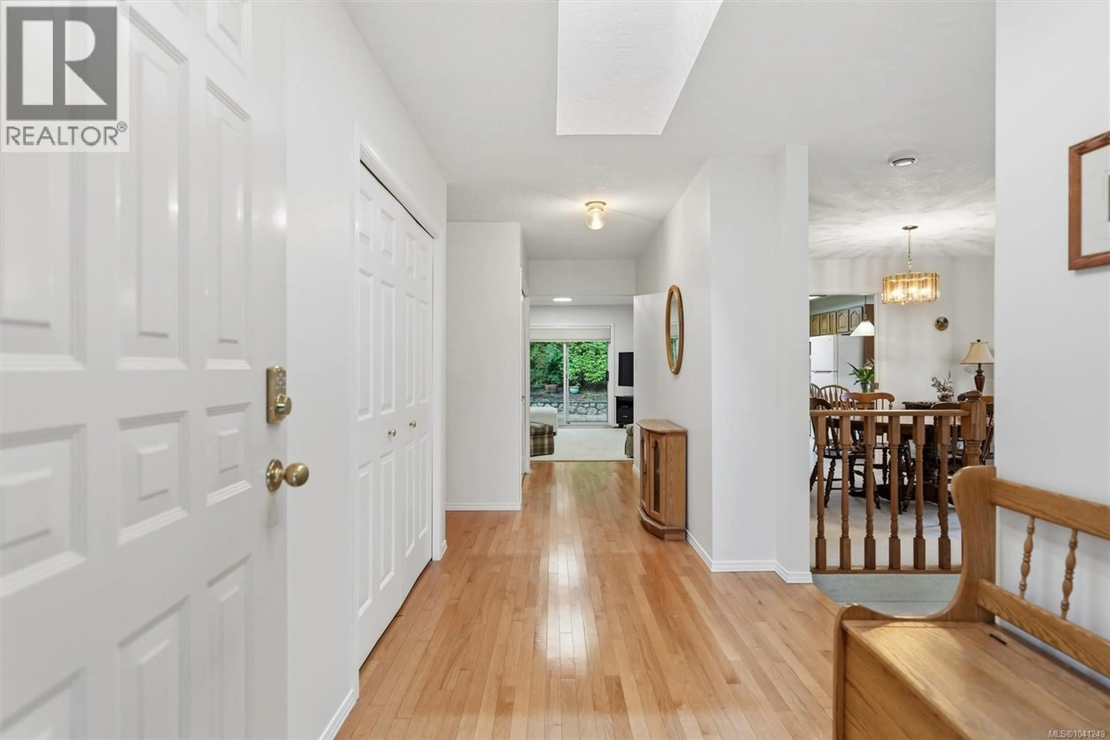 Indoor entryway for 1636 BARRETT DRIVE, North Saanich British Columbia V8L5A6