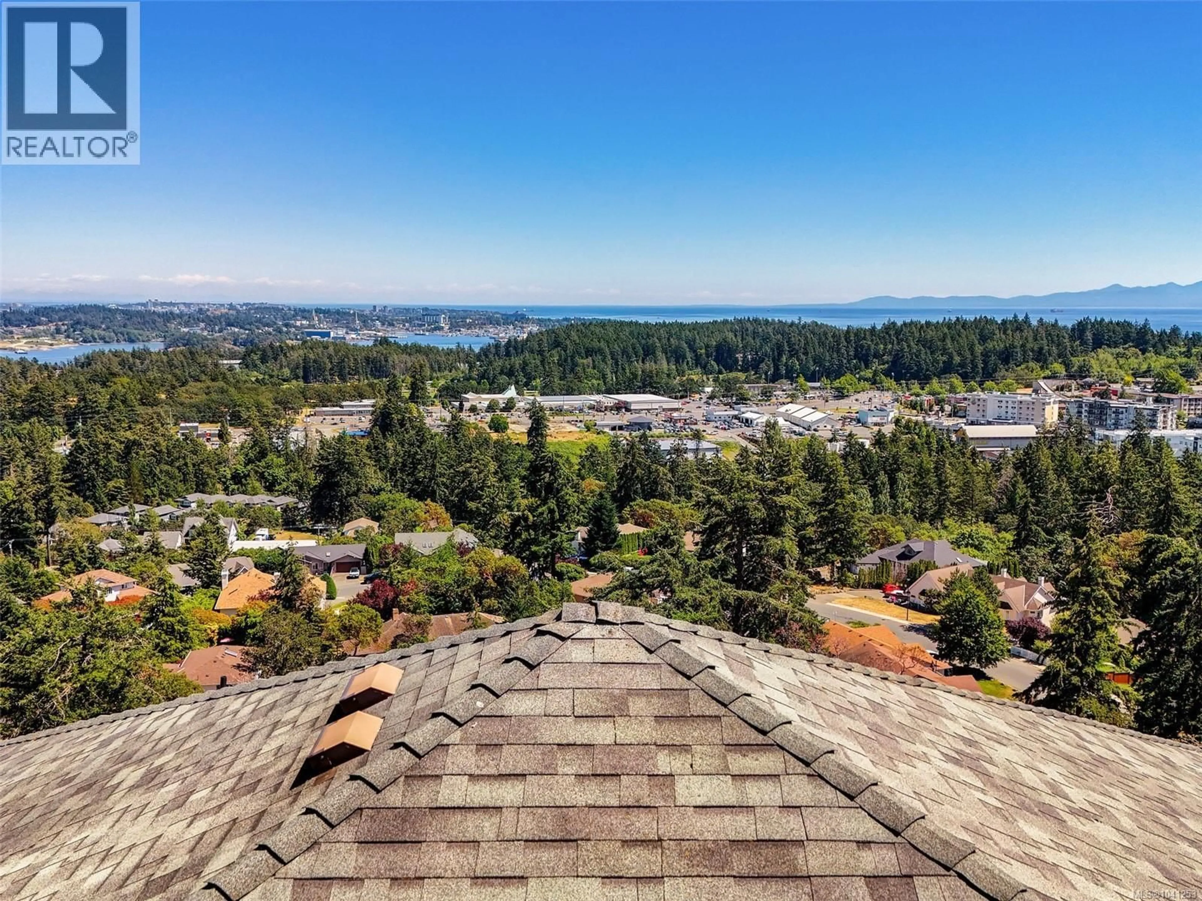 A pic from outside/outdoor area/front of a property/back of a property/a pic from drone, mountain view for 2645 PLATINUM PLACE, Langford British Columbia V9B6A7