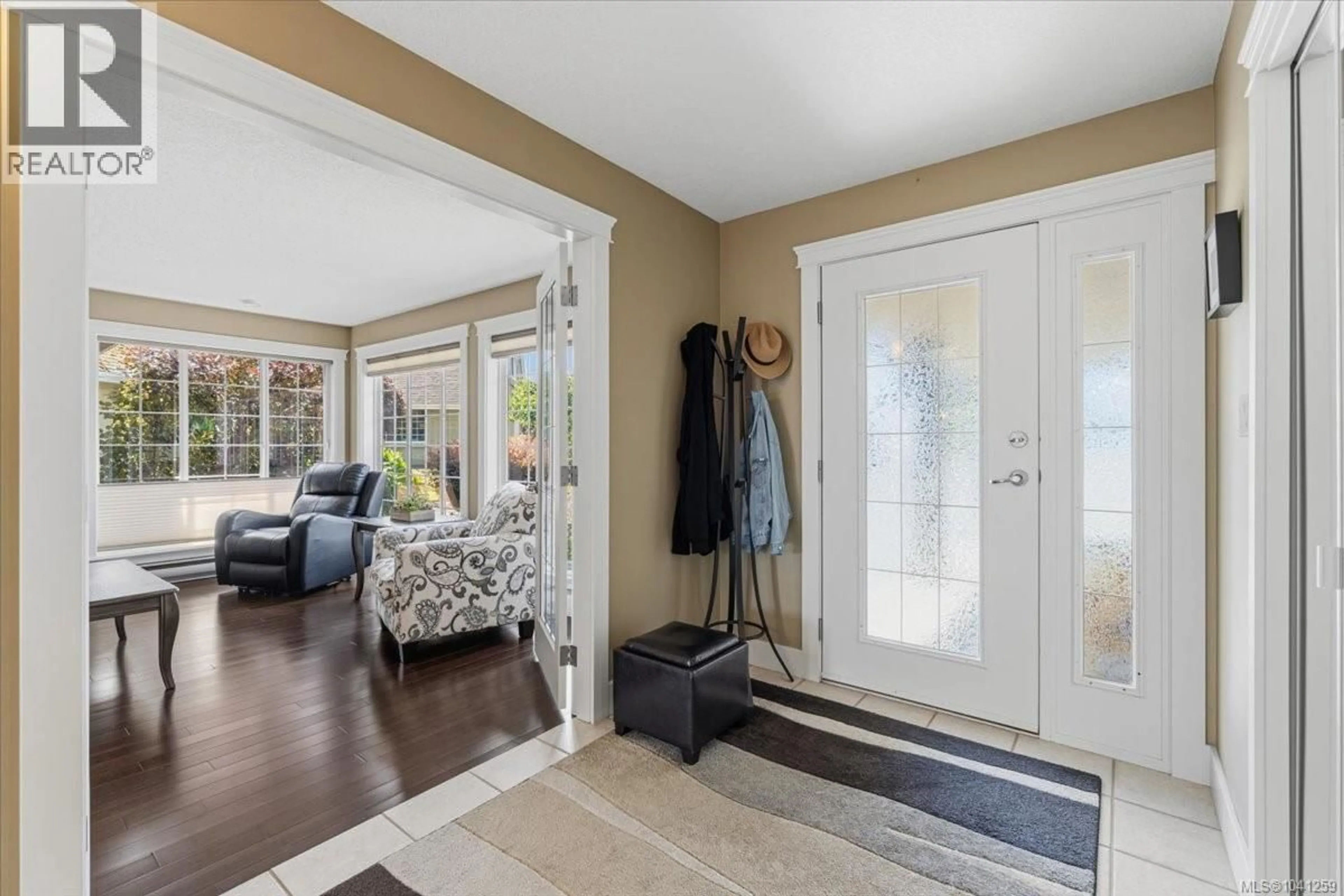 Indoor entryway for 769 ANSON PLACE, Qualicum Beach British Columbia V9K2J4