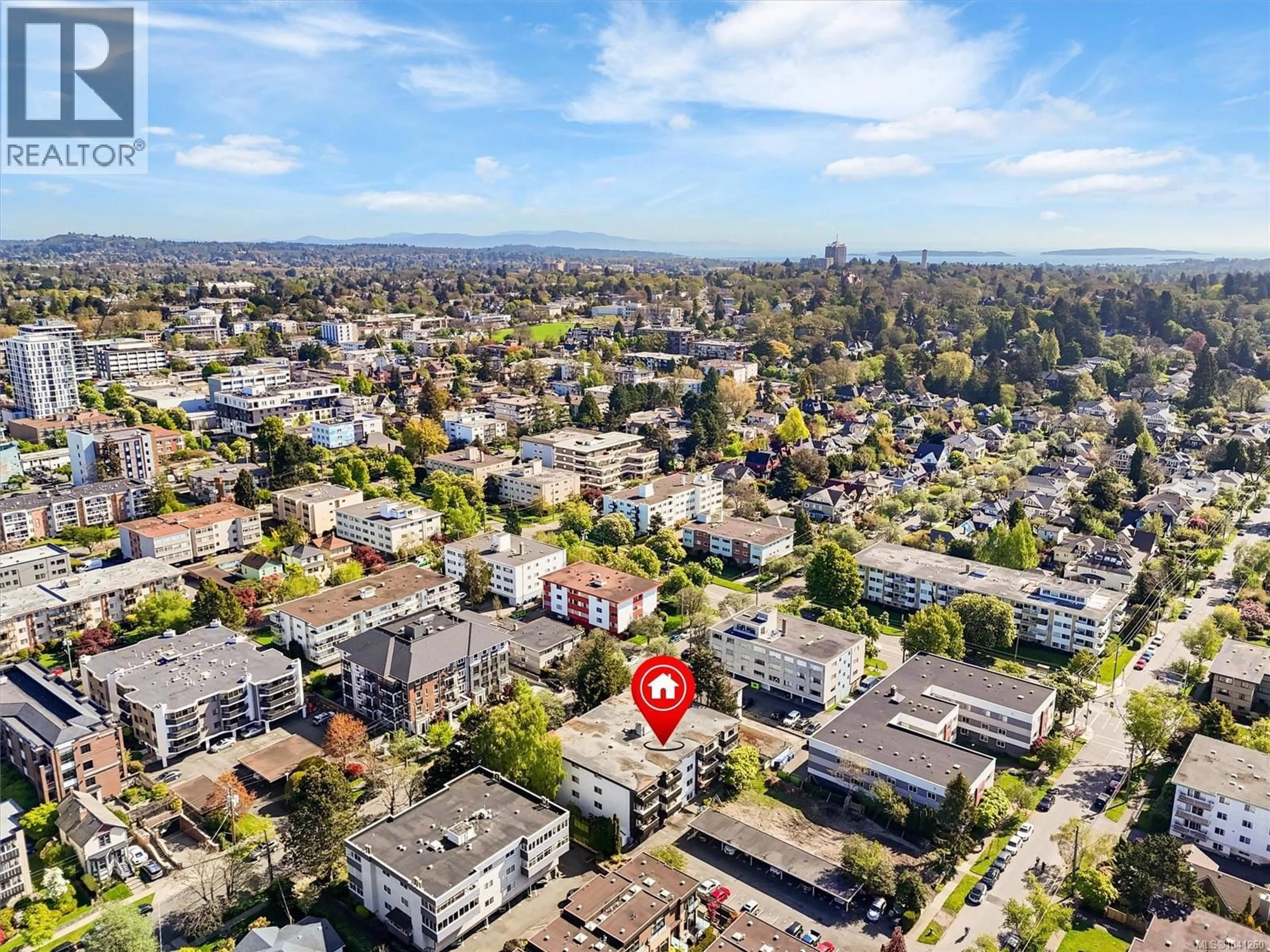 A pic from outside/outdoor area/front of a property/back of a property/a pic from drone, unknown for 204 - 1035 MCCLURE STREET, Victoria British Columbia V8V3G1