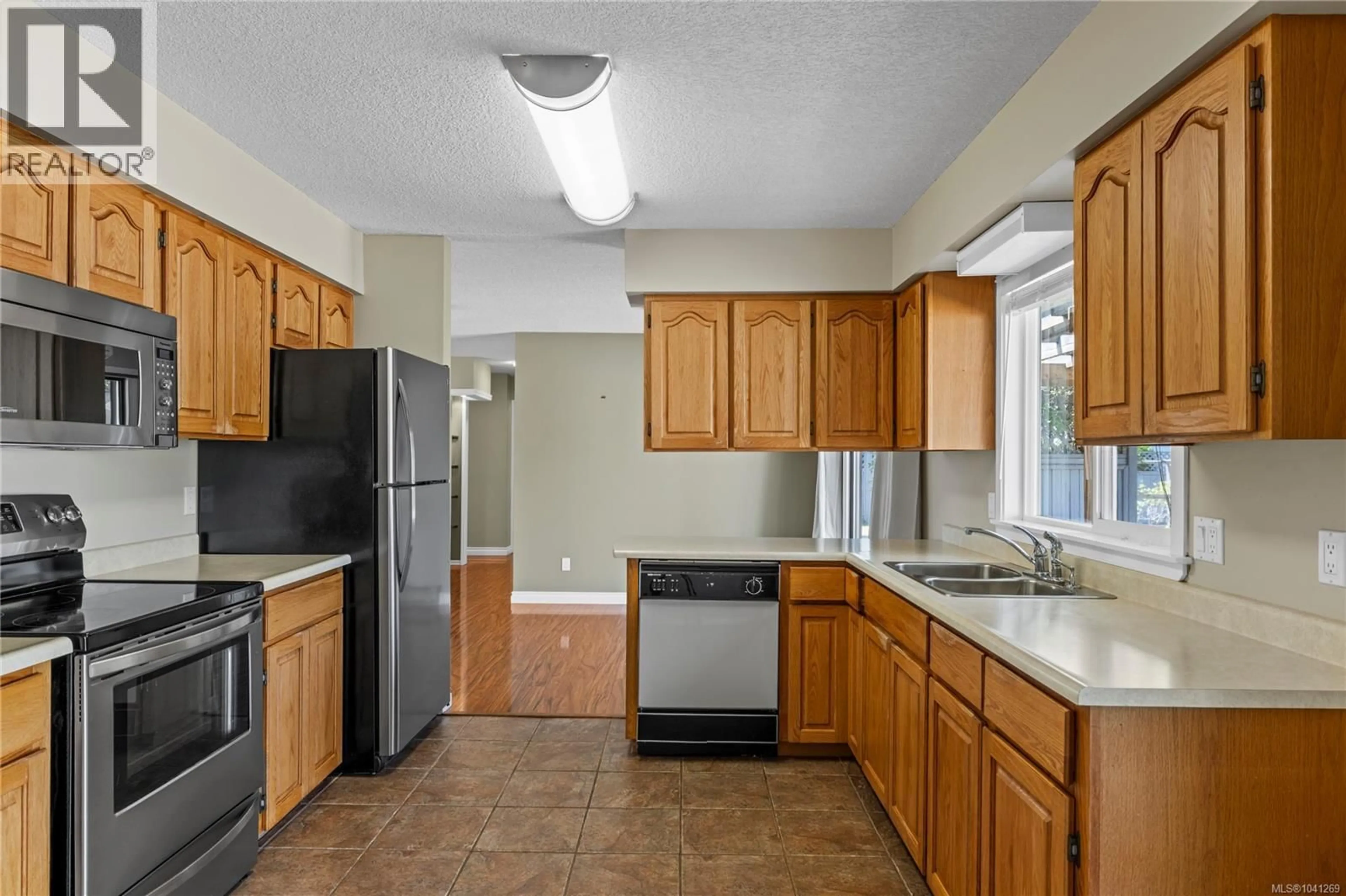 Standard kitchen, unknown for 1222 GILLEY CRESCENT, Parksville British Columbia V9P1W5