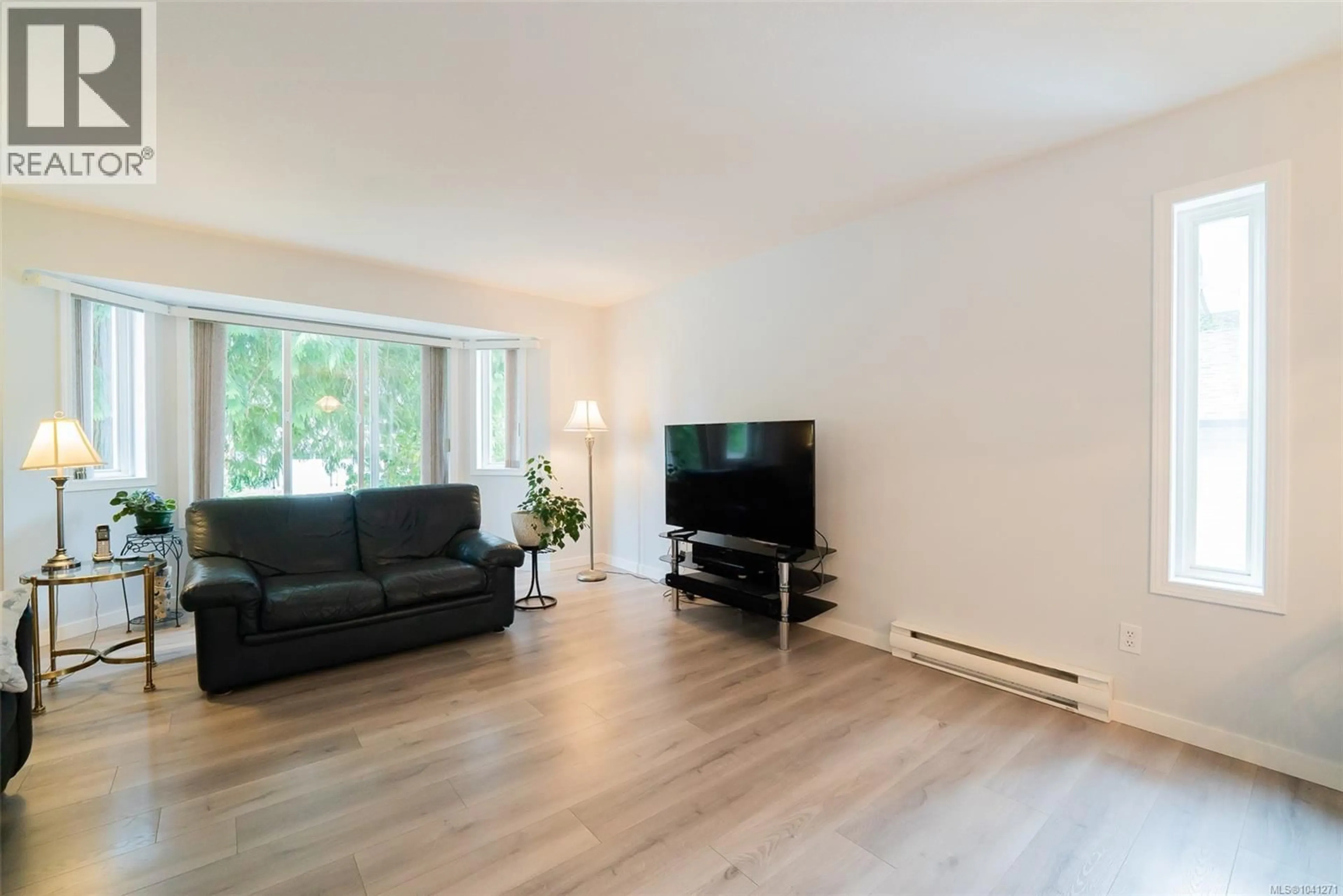 Living room with furniture, unknown for 875 BROOKFIELD DRIVE, Nanaimo British Columbia V9R6P1