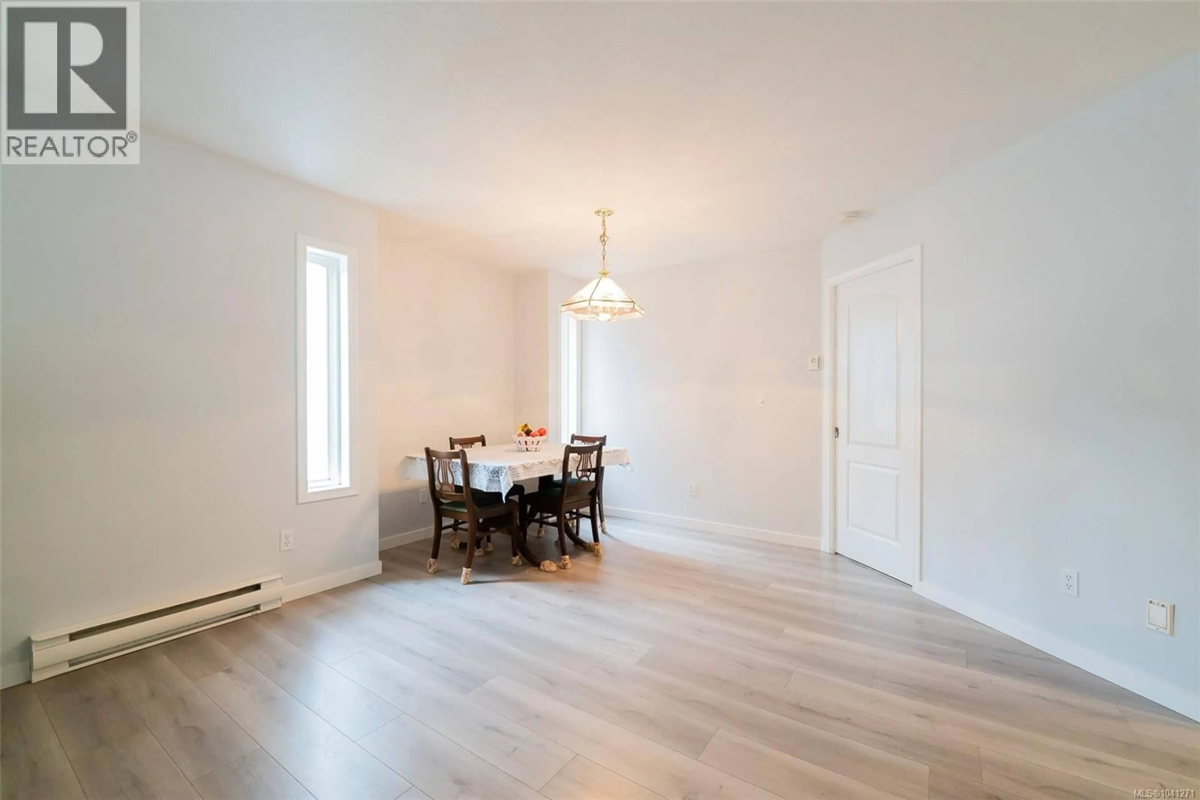 Dining room, wood/laminate floor for 875 BROOKFIELD DRIVE, Nanaimo British Columbia V9R6P1