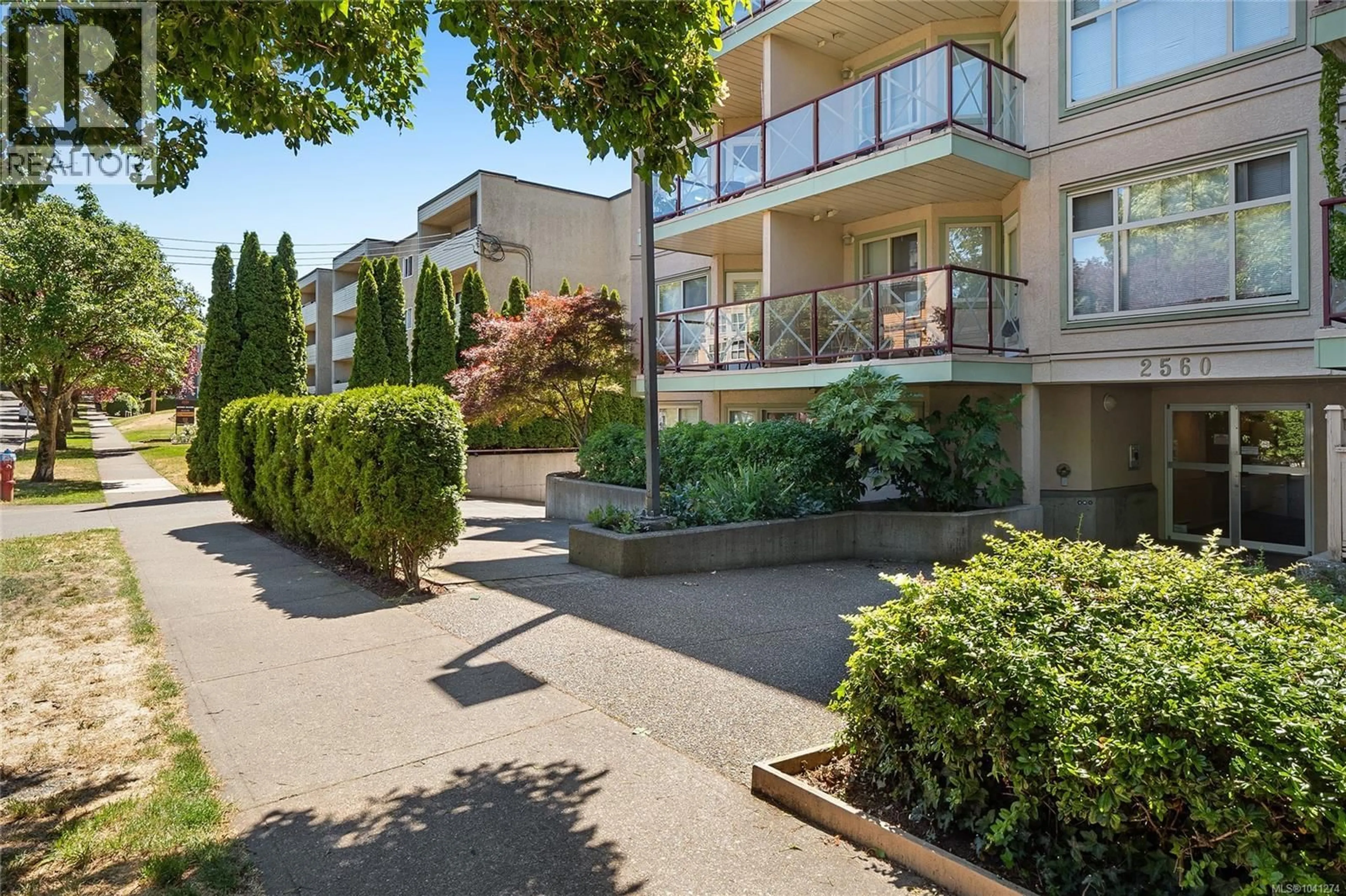 Patio, street for 104 - 2560 WARK STREET, Victoria British Columbia V8T4G8