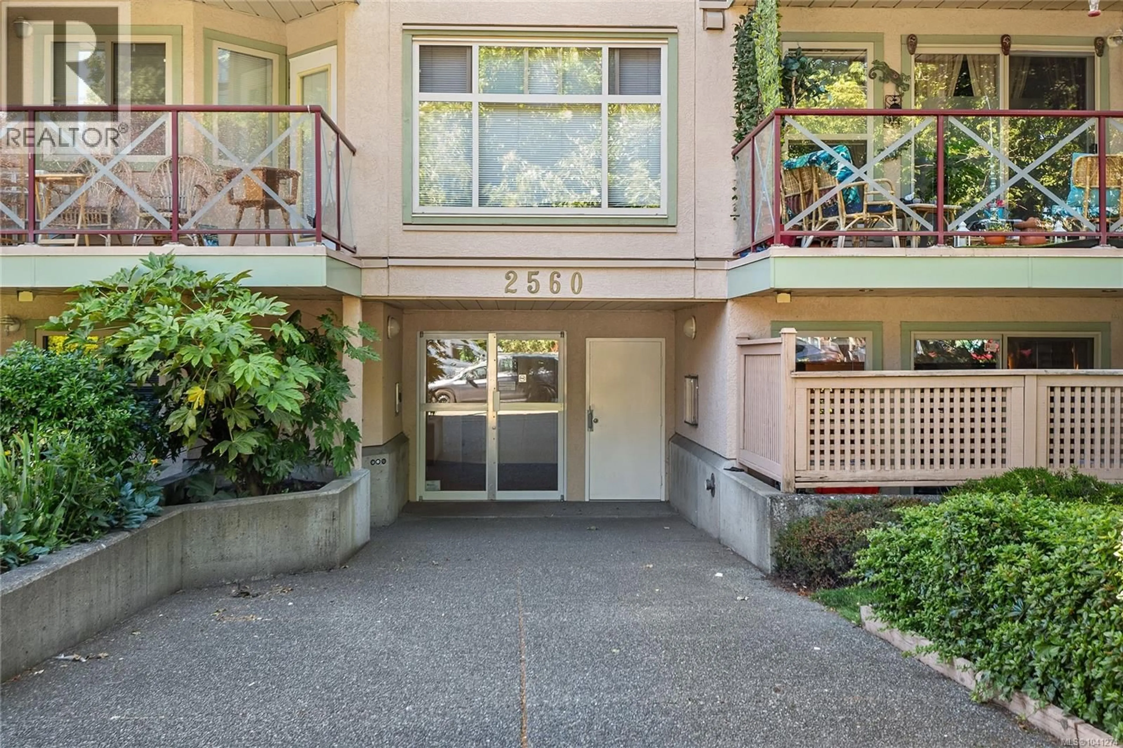 Unknown for 104 - 2560 WARK STREET, Victoria British Columbia V8T4G8