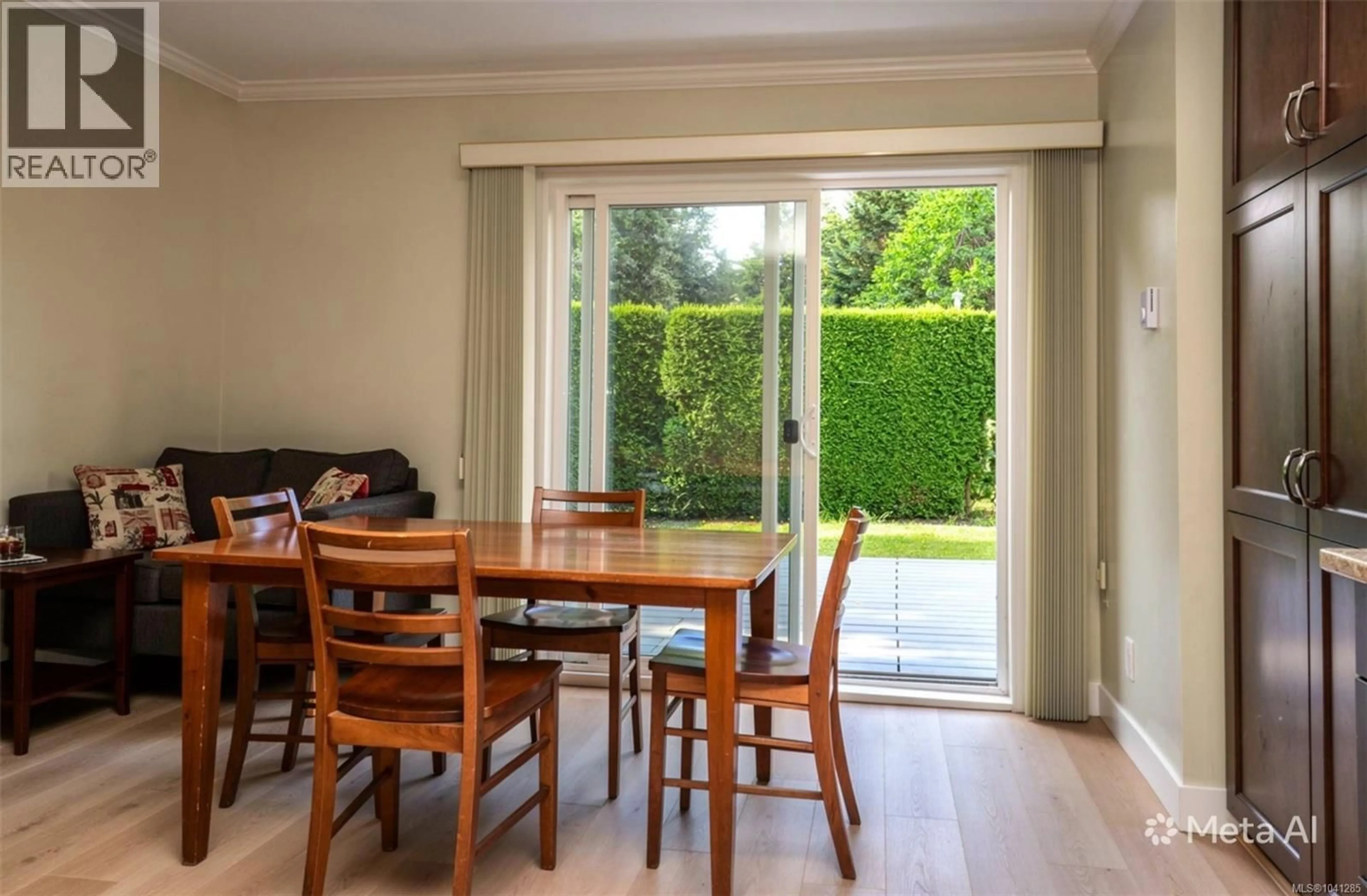 Dining room, wood/laminate floor for 6 - 4630 LOCHSIDE DRIVE, Saanich British Columbia V8Y2T1