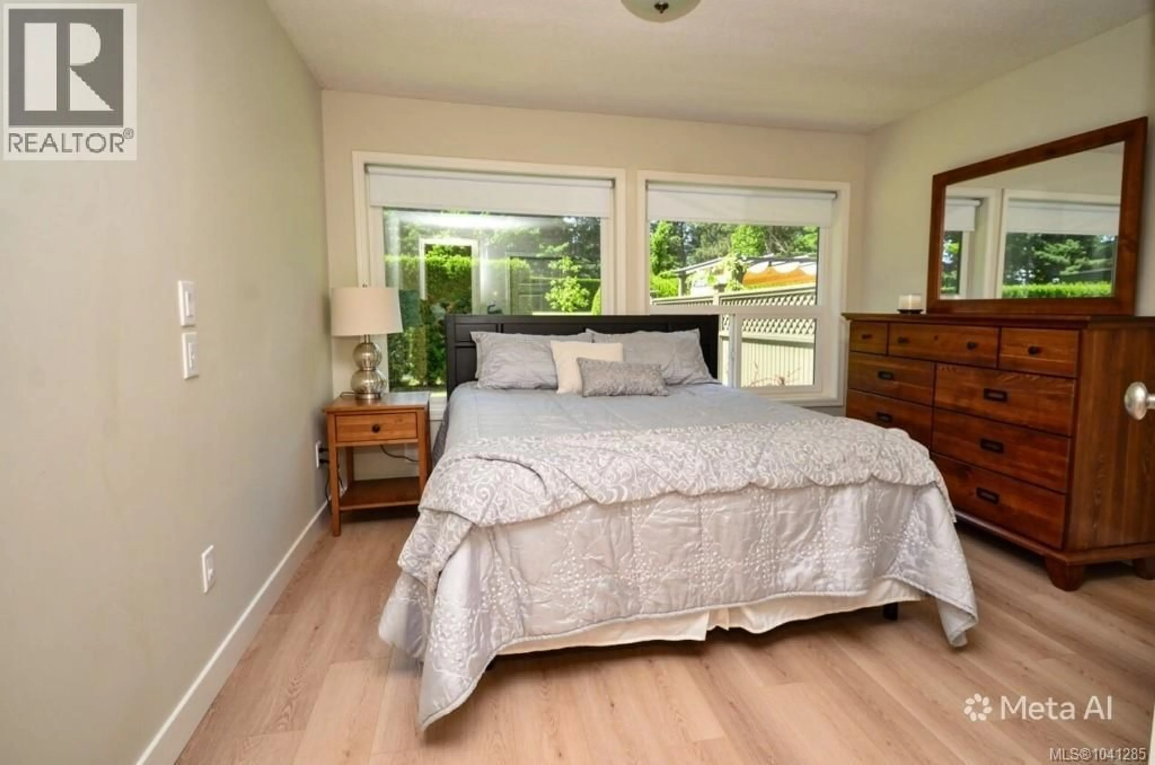 Bedroom with bed, wood/laminate floor for 6 - 4630 LOCHSIDE DRIVE, Saanich British Columbia V8Y2T1