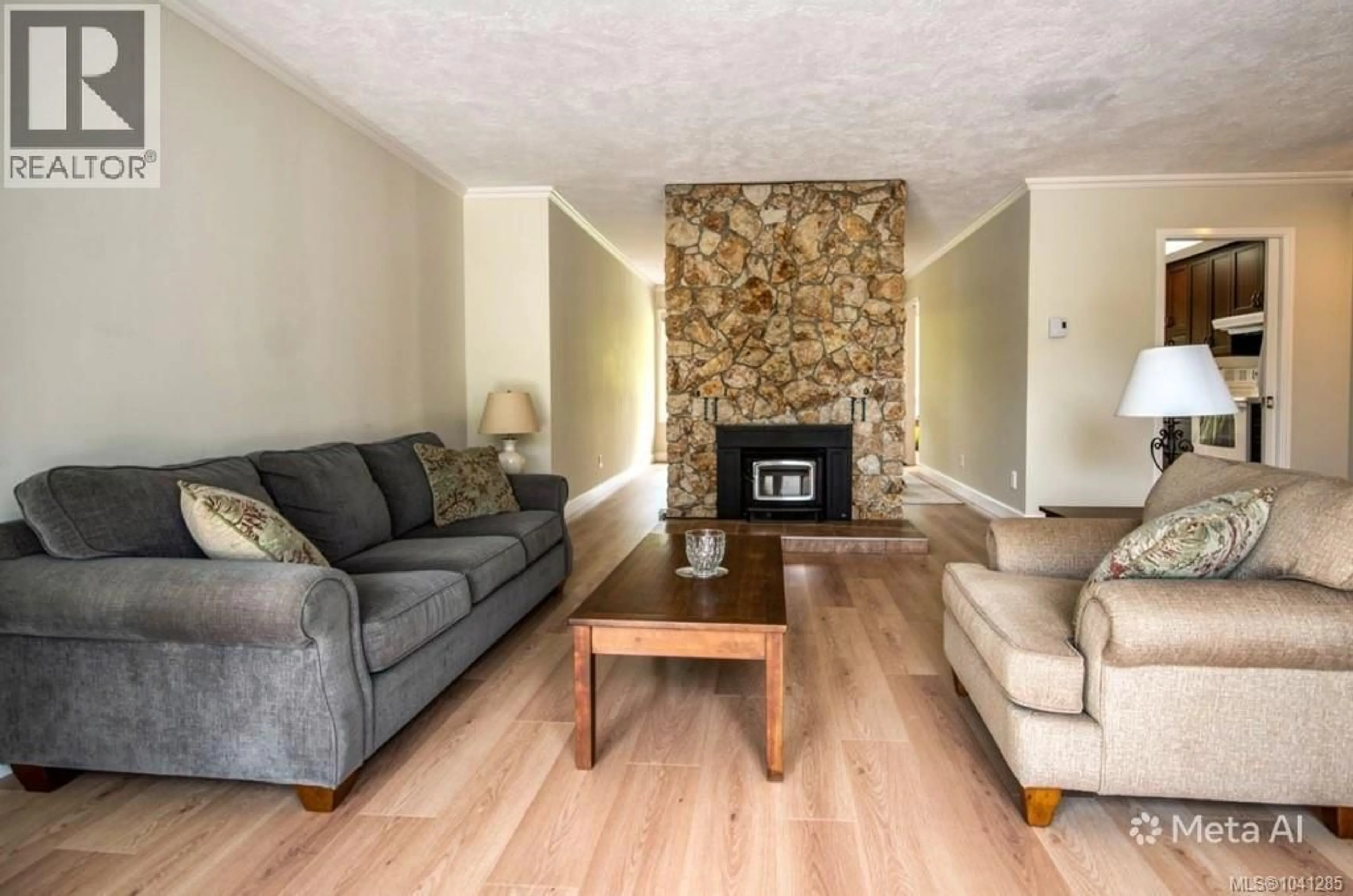 Living room with furniture, unknown for 6 - 4630 LOCHSIDE DRIVE, Saanich British Columbia V8Y2T1