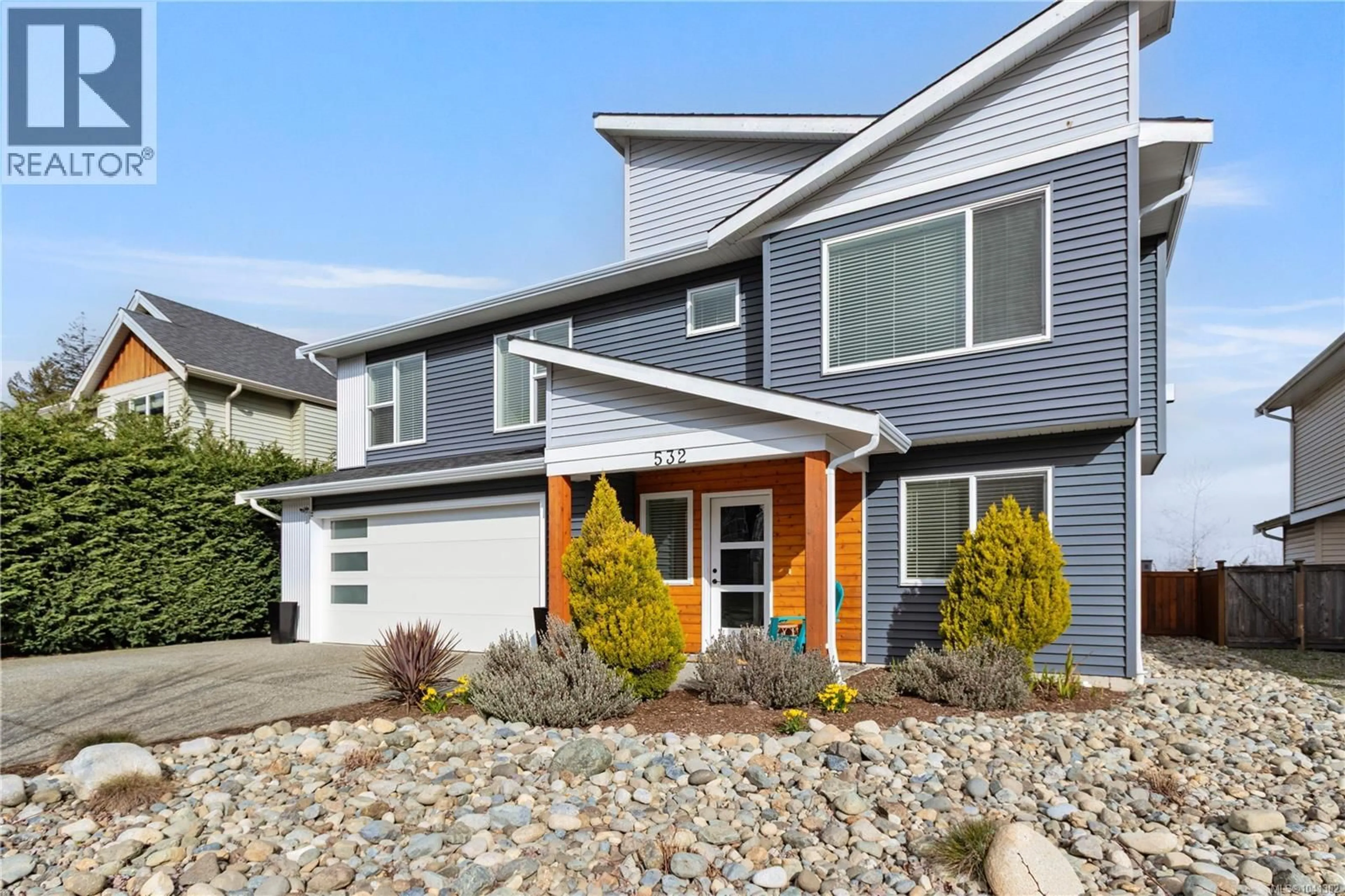 Home with vinyl exterior material, street for 532 LORI PLACE, Nanaimo British Columbia V9R0H8