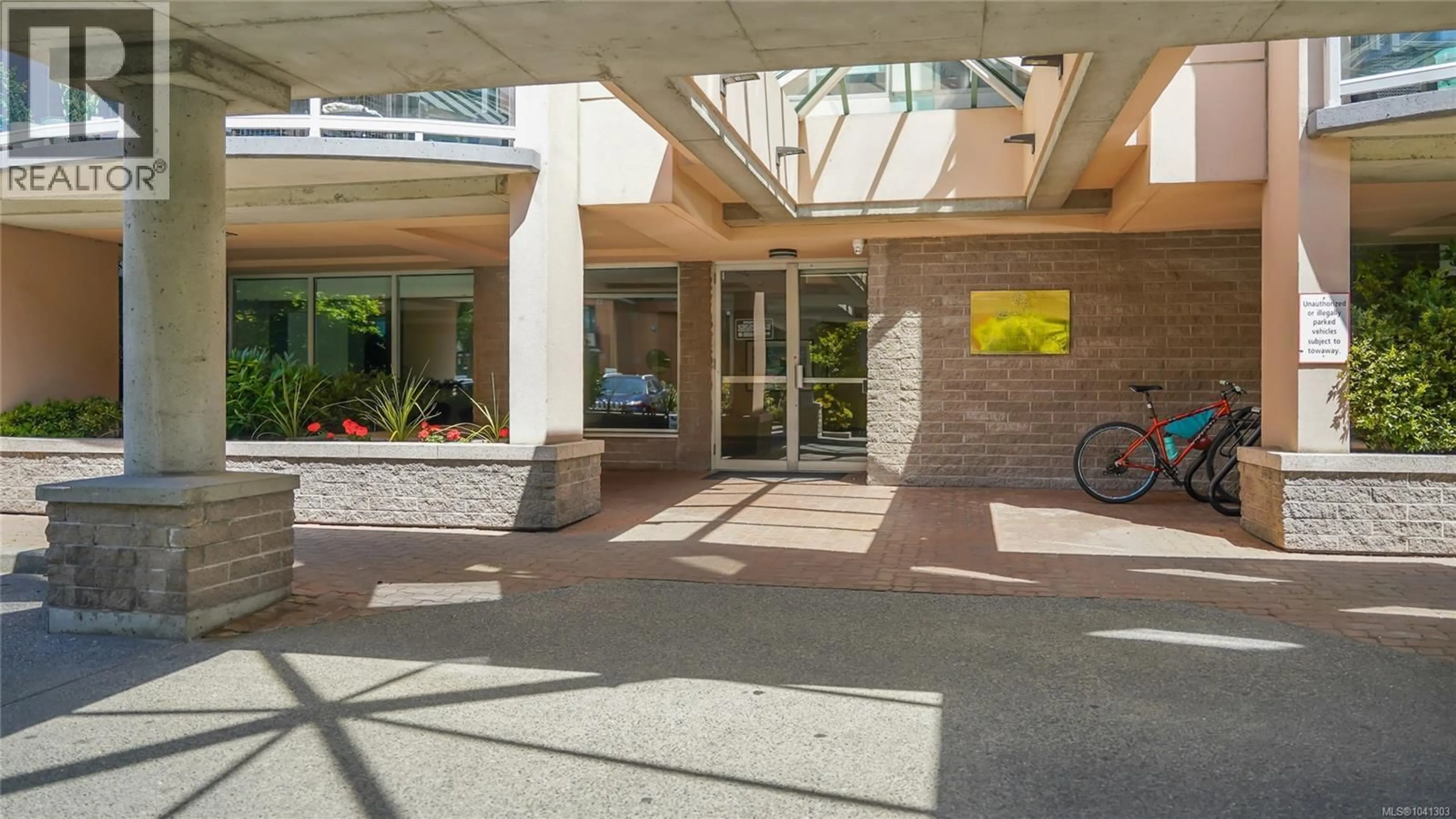 Unknown for 805 - 1020 VIEW STREET, Victoria British Columbia V8V4Y4
