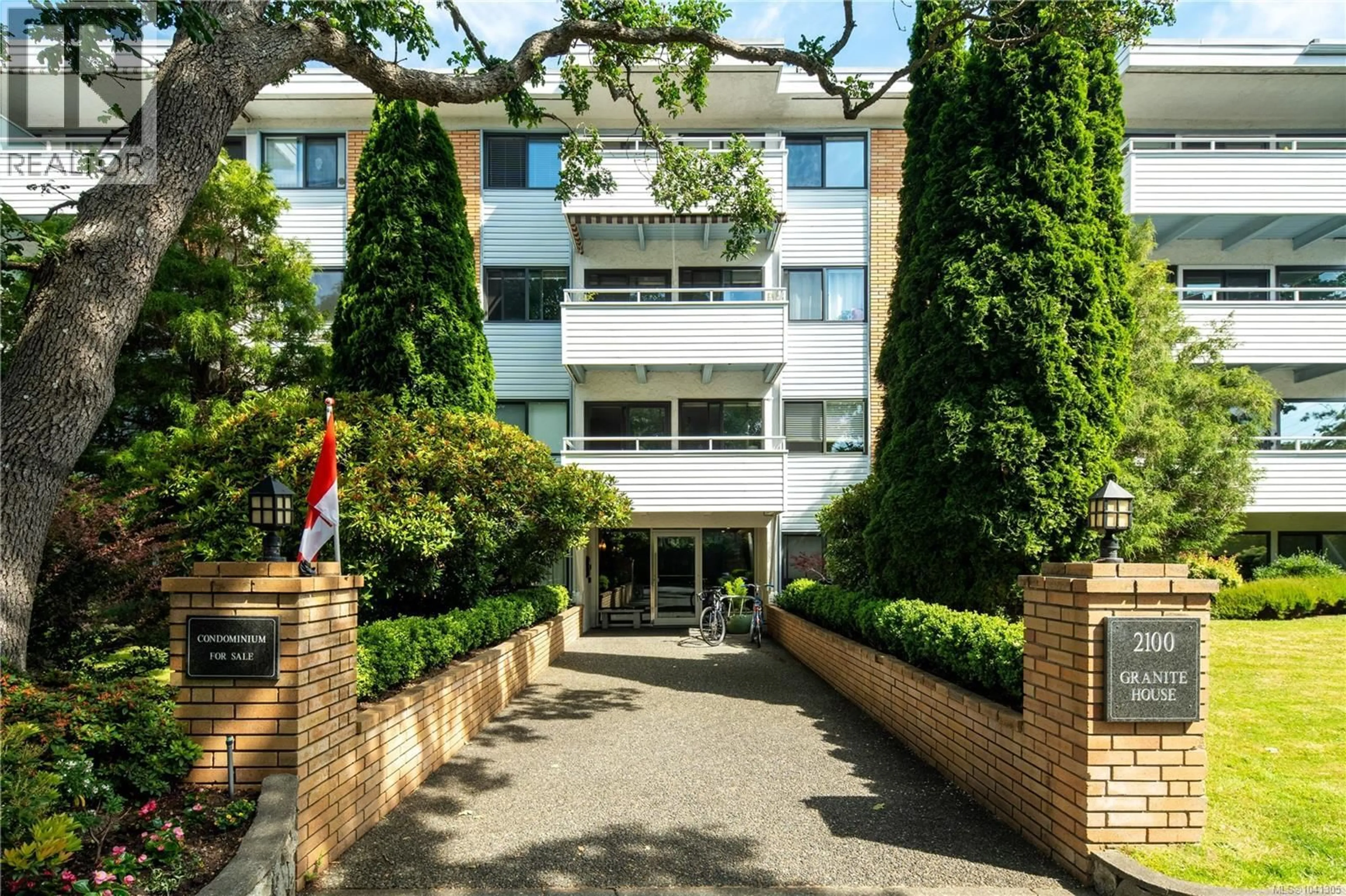 Patio, building for 409 - 2100 GRANITE STREET, Oak Bay British Columbia V8S3G7