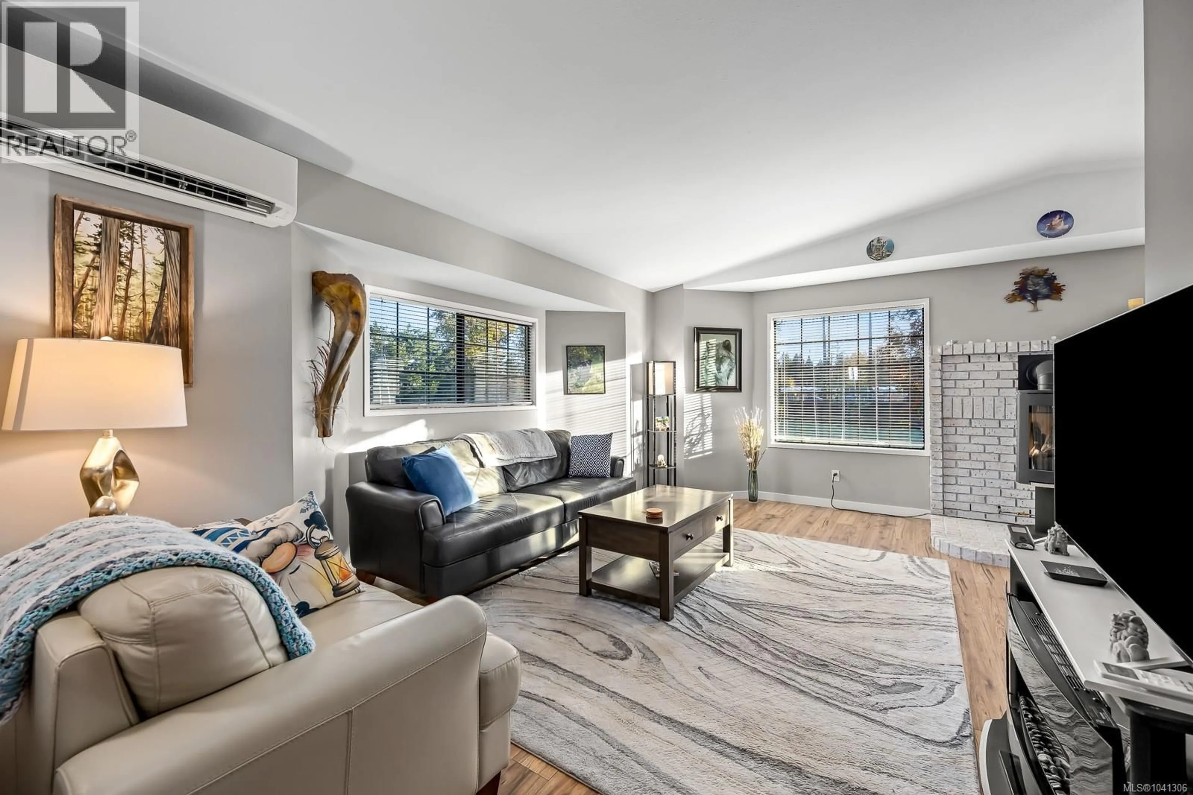 Living room with furniture, unknown for 4863 DUNDAS ROAD, Courtenay British Columbia V9N5Y2