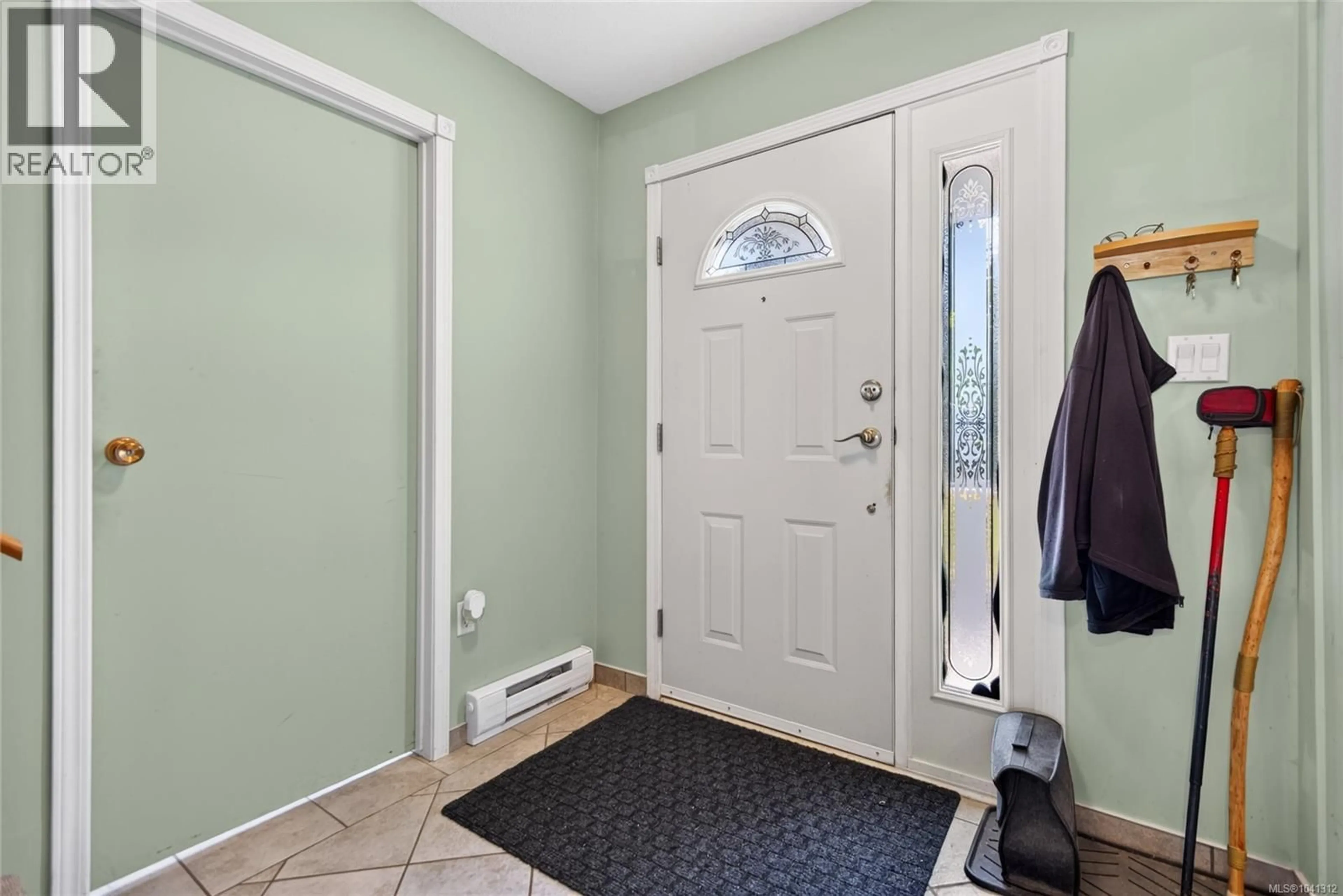 Indoor entryway for 1663 BELAIR ROAD, Comox British Columbia V9N8B5