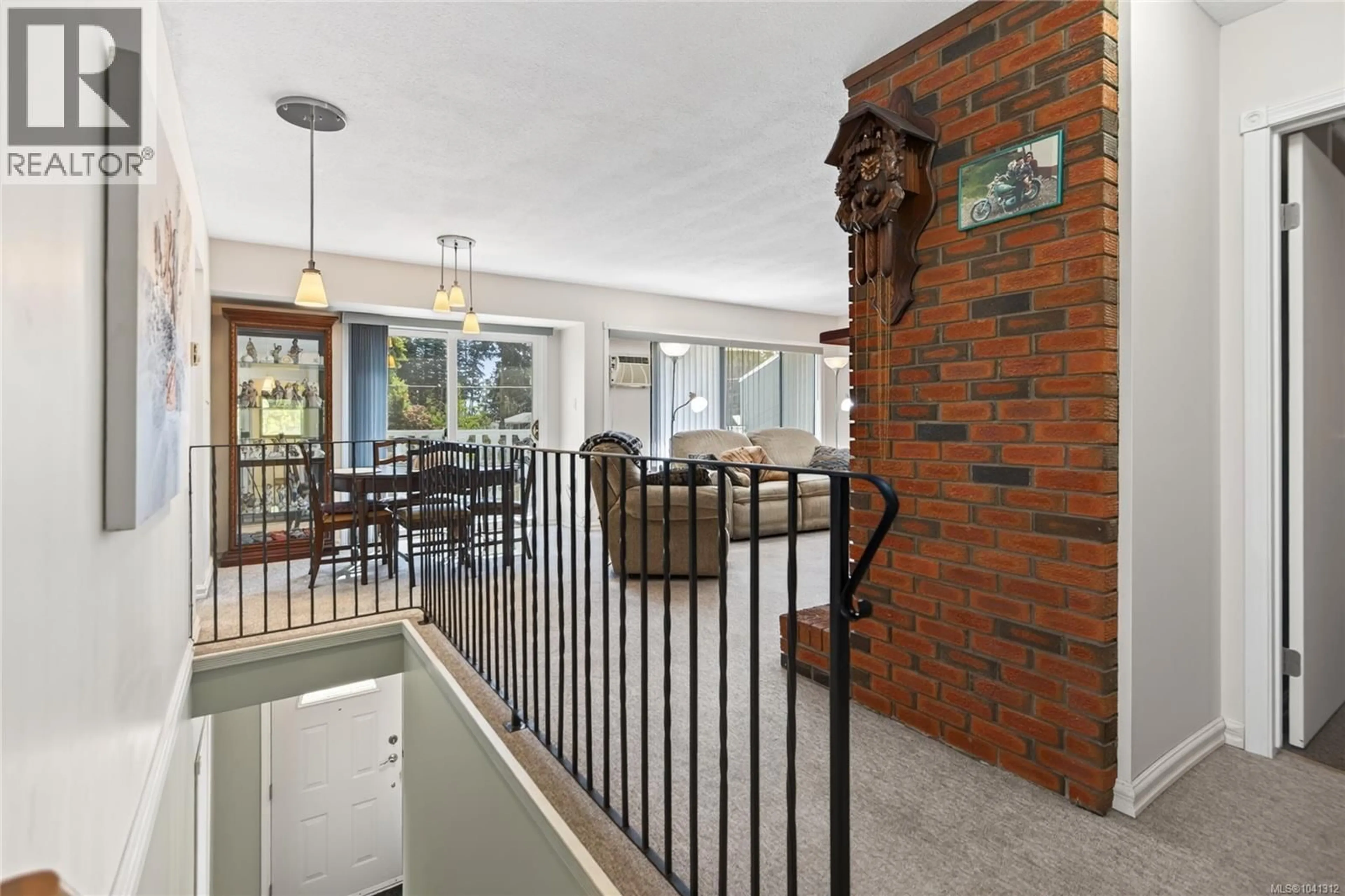 Indoor foyer for 1663 BELAIR ROAD, Comox British Columbia V9N8B5