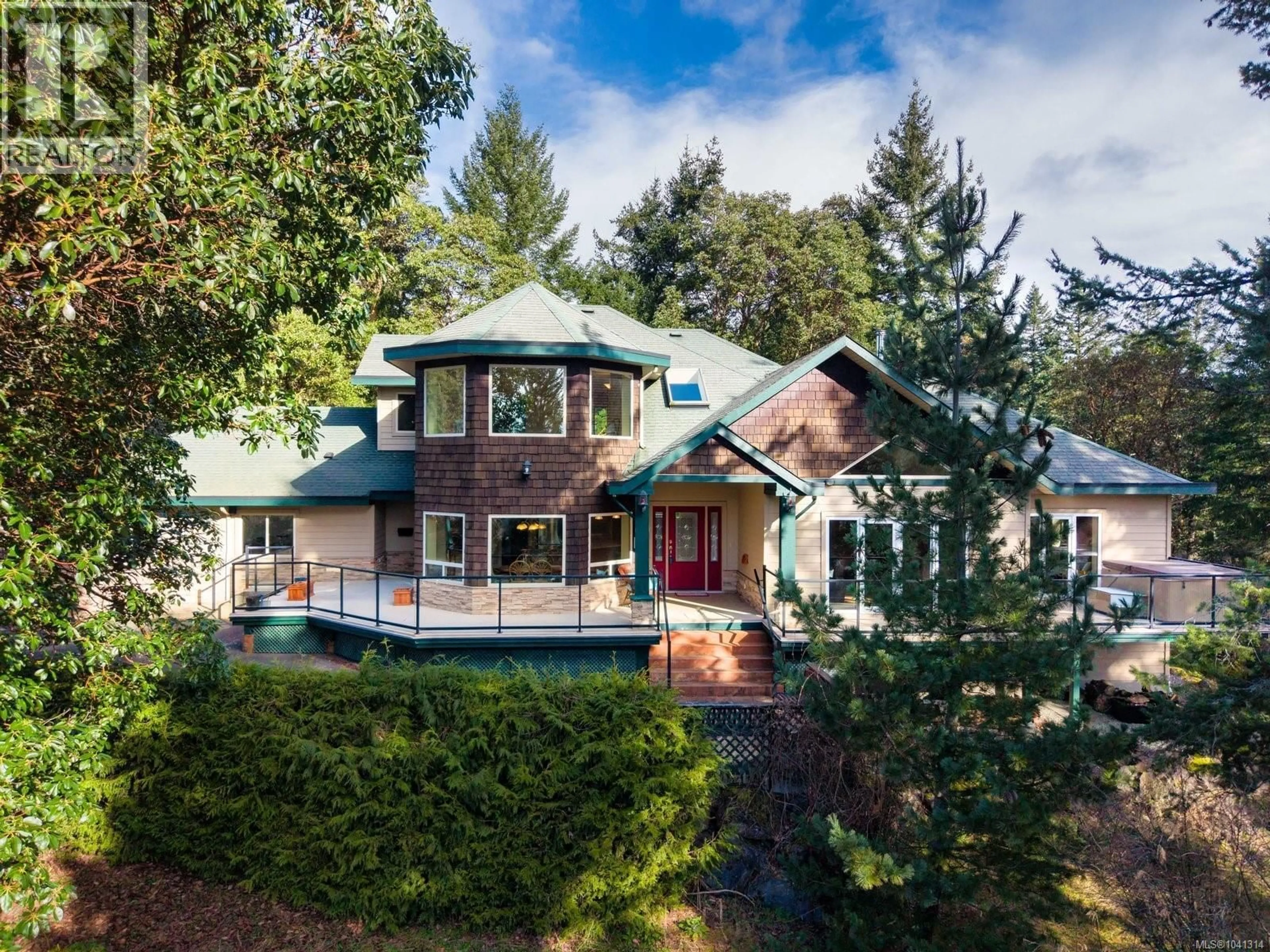 A pic from outside/outdoor area/front of a property/back of a property/a pic from drone, unknown for 1450 WHITE PINE TERRACE, Highlands British Columbia V9B6J3