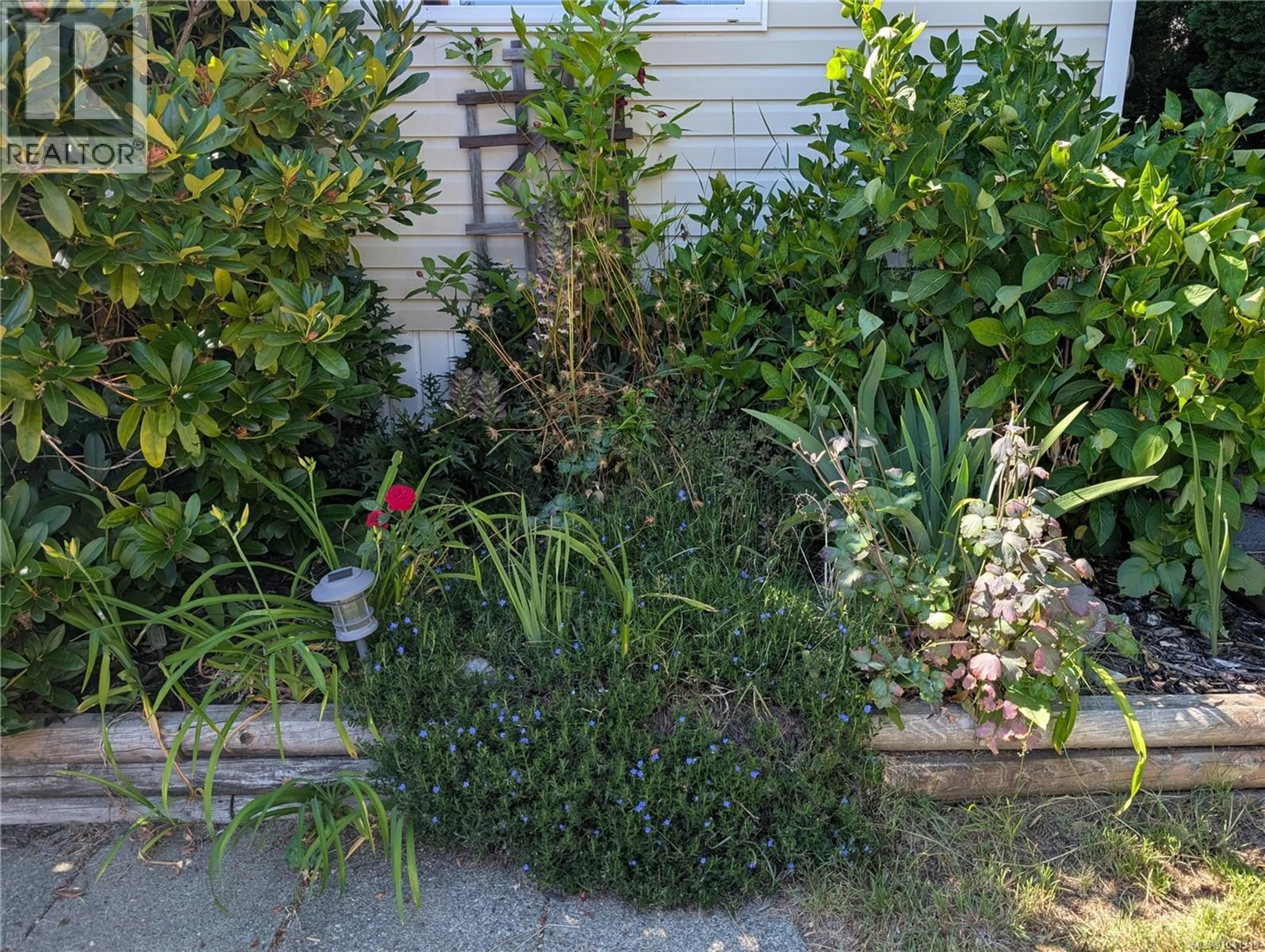 Patio, street for 300 LAKE PARK ROAD, Lake Cowichan British Columbia V0R2G0
