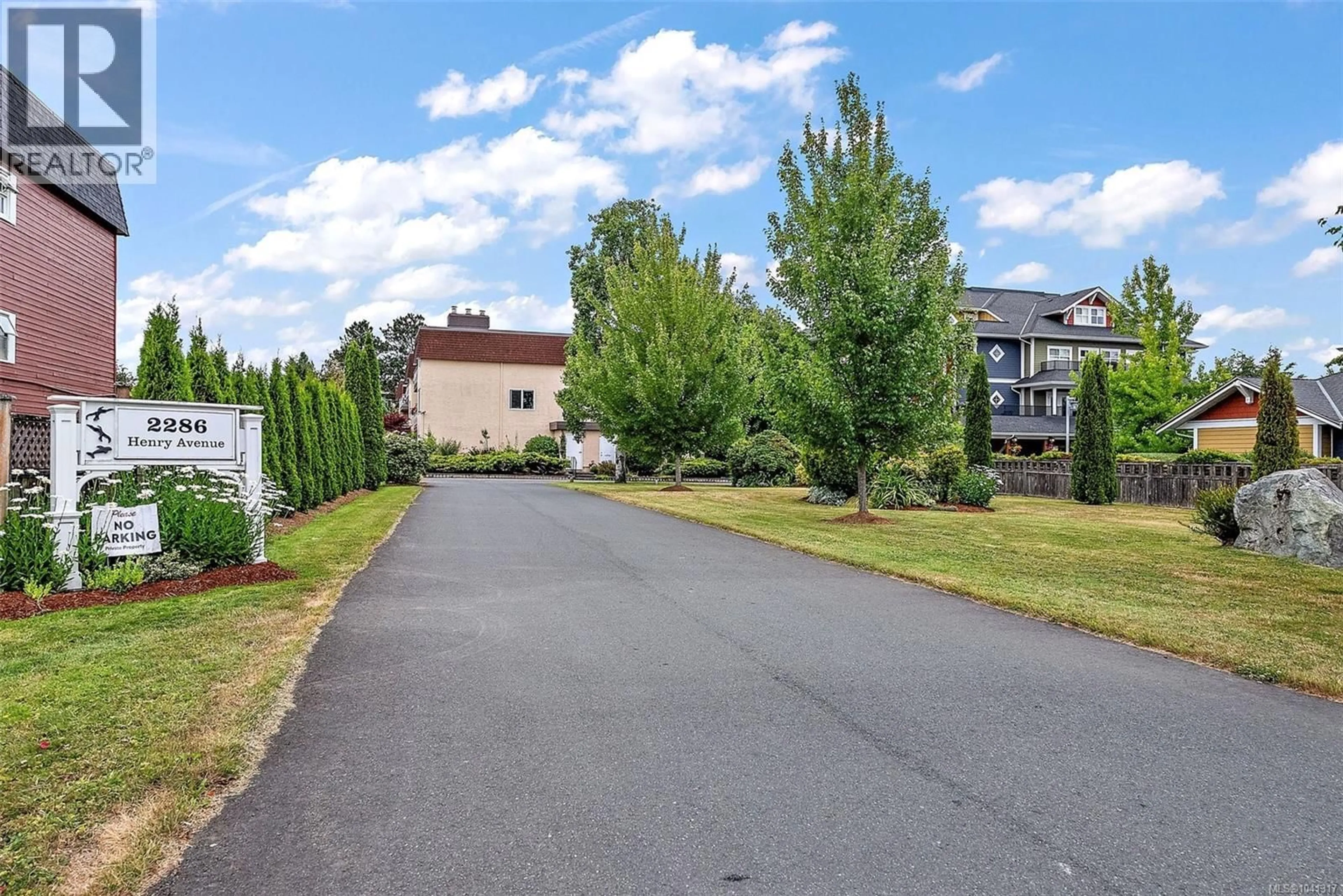 A pic from outside/outdoor area/front of a property/back of a property/a pic from drone, street for 204 - 2286 HENRY AVENUE, Sidney British Columbia V8L2B2