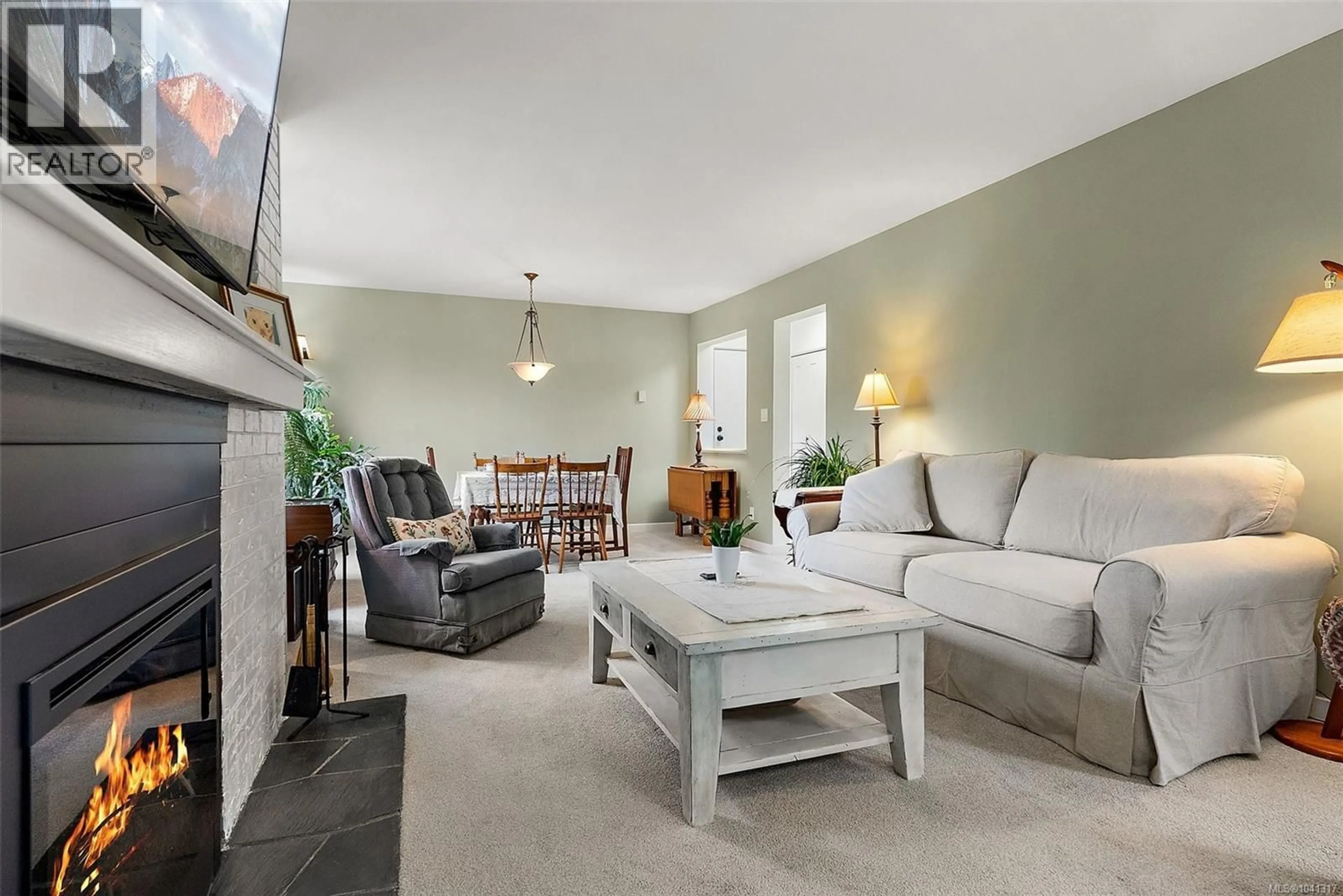 Living room with furniture, unknown for 204 - 2286 HENRY AVENUE, Sidney British Columbia V8L2B2