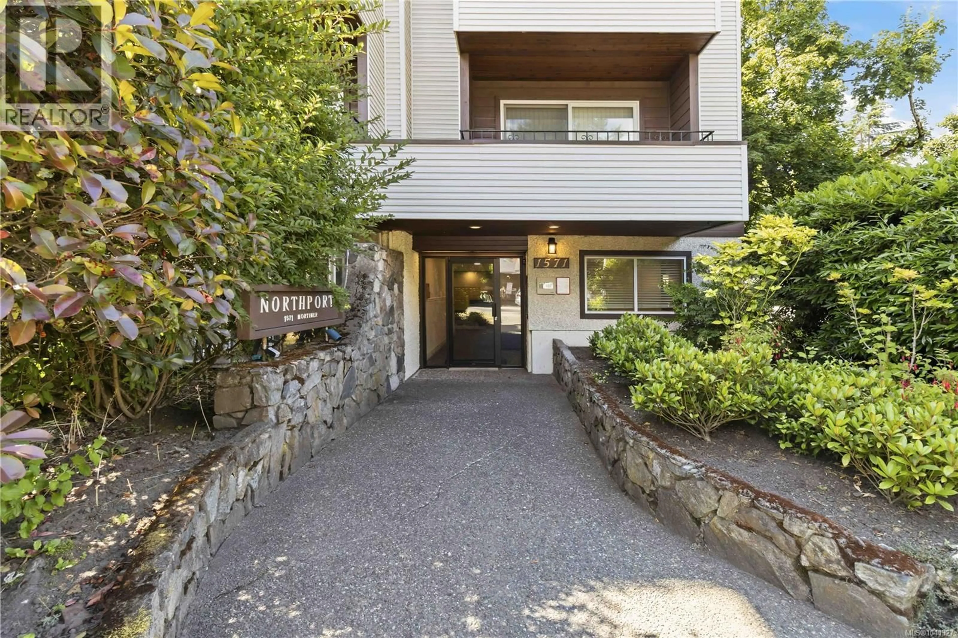 Unknown for 401 - 1571 MORTIMER STREET, Saanich British Columbia V8P3A7
